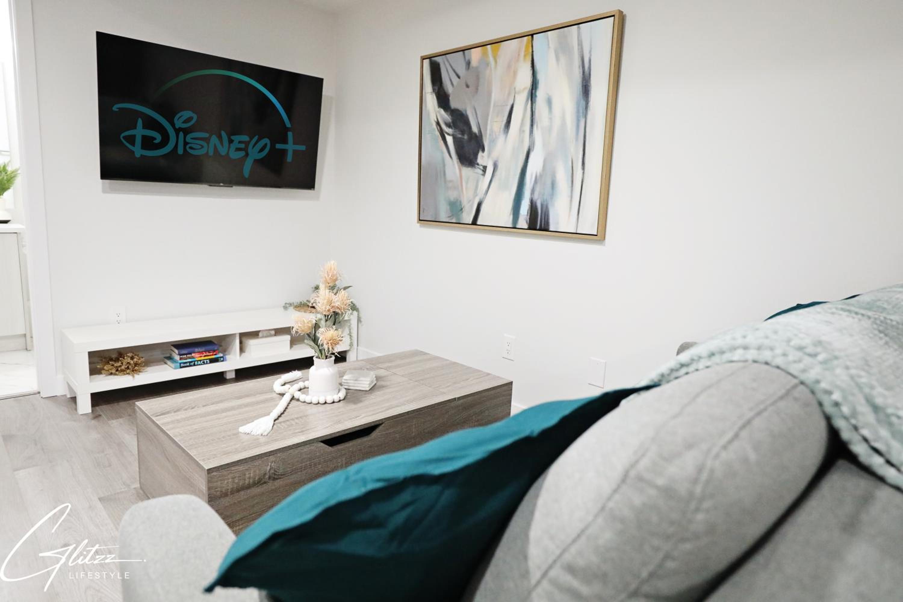 Beautiful Home With 4 King Beds,Airport,Disney+