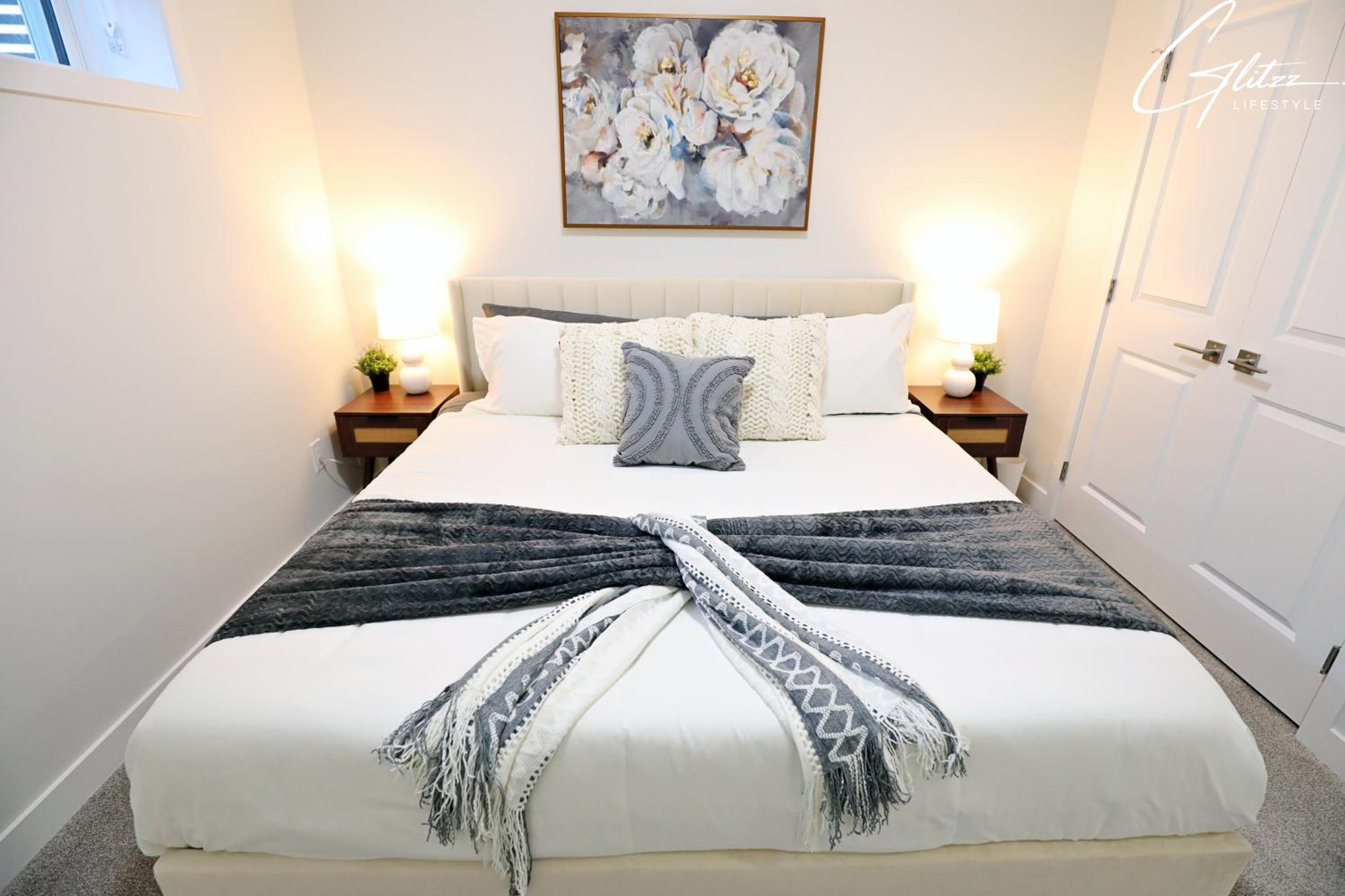 Beautiful Home With 4 King Beds,Airport,Disney+