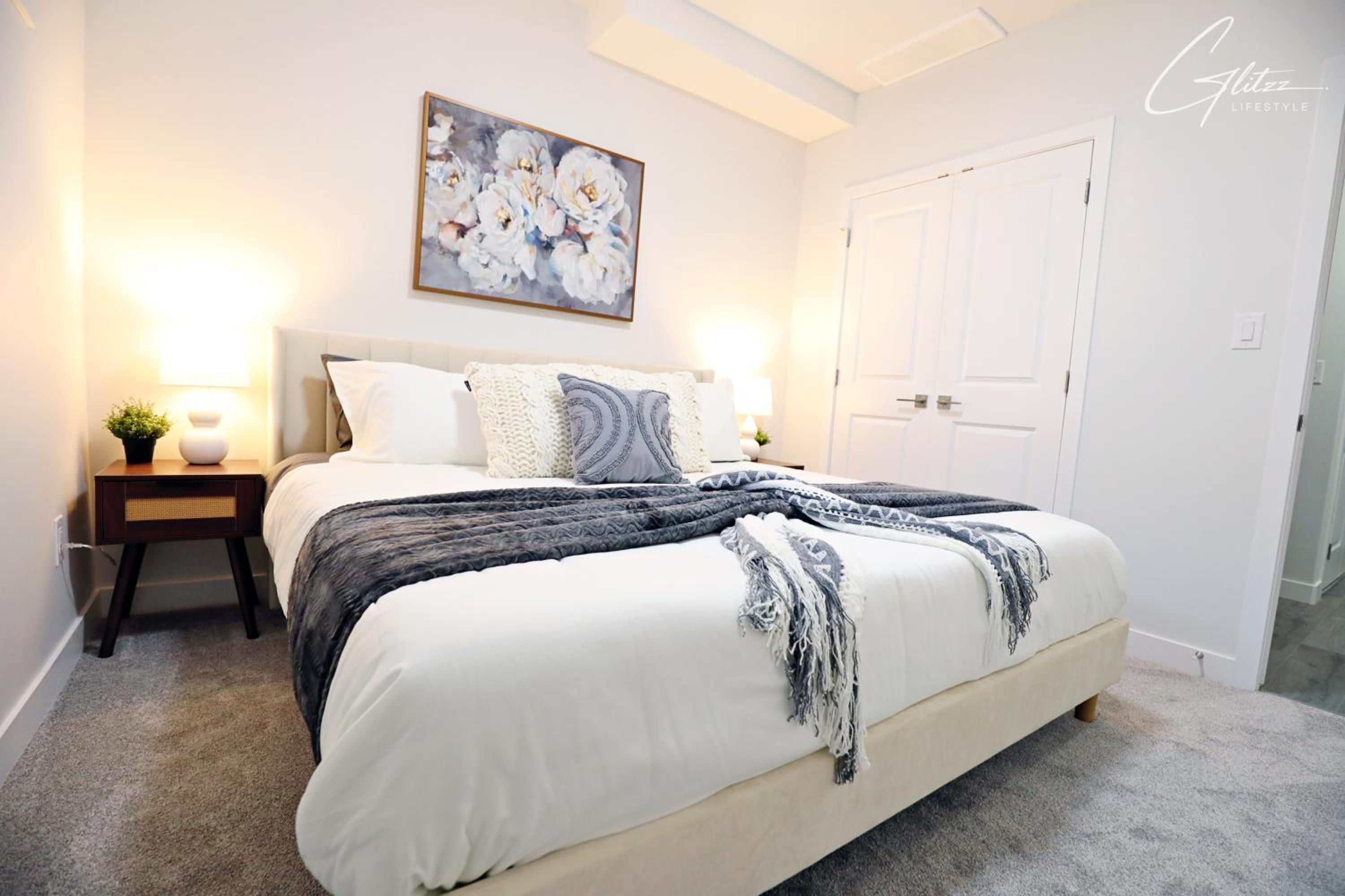 Beautiful Home With 4 King Beds,Airport,Disney+