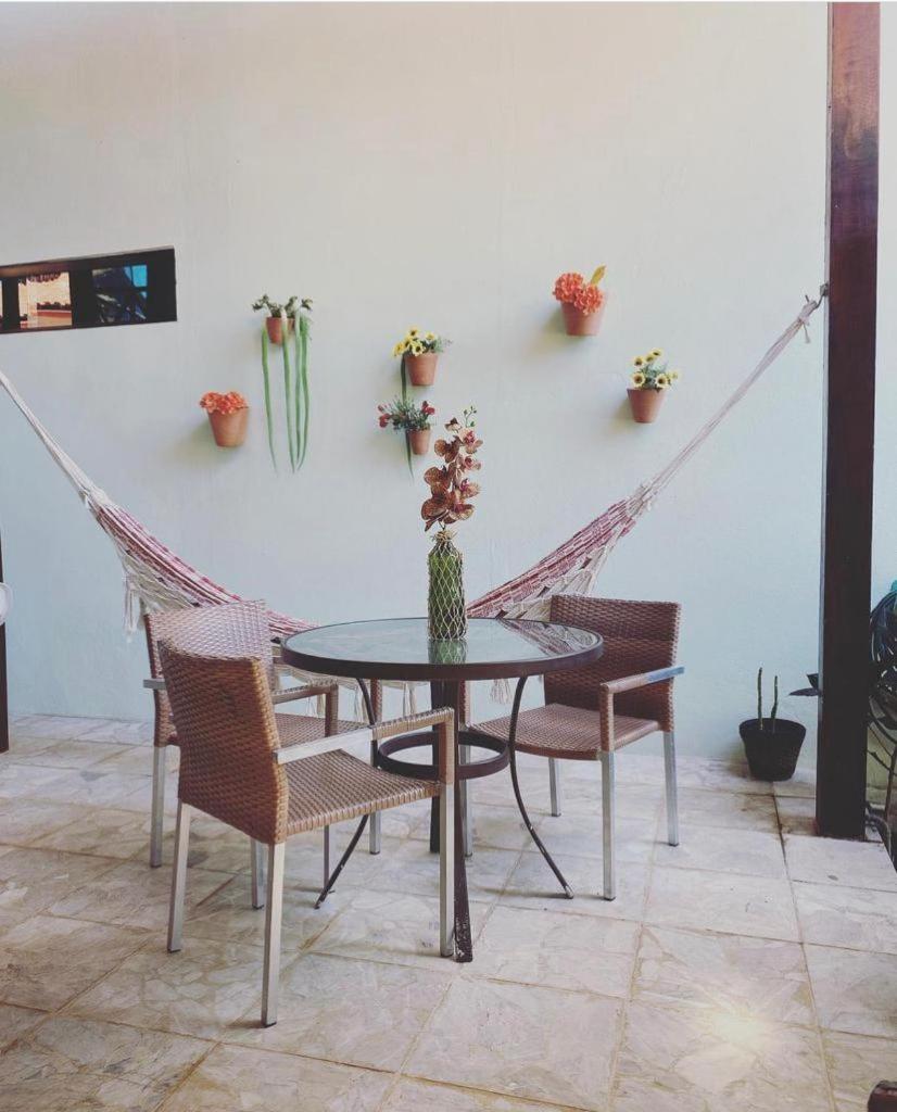 Linda casa duplex no condomínio Village Carneiros
