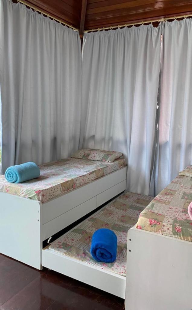 Linda casa duplex no condomínio Village Carneiros