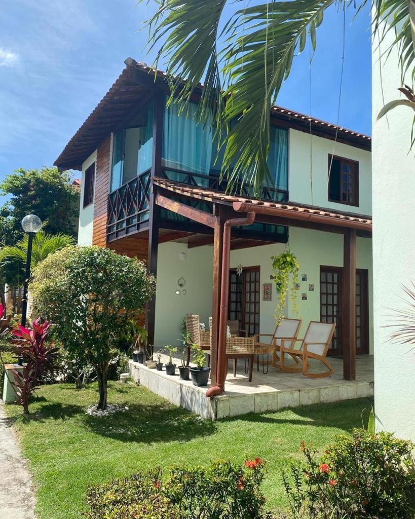 Linda casa duplex no condomínio Village Carneiros