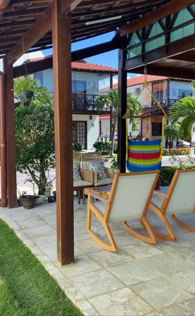 Linda casa duplex no condomínio Village Carneiros