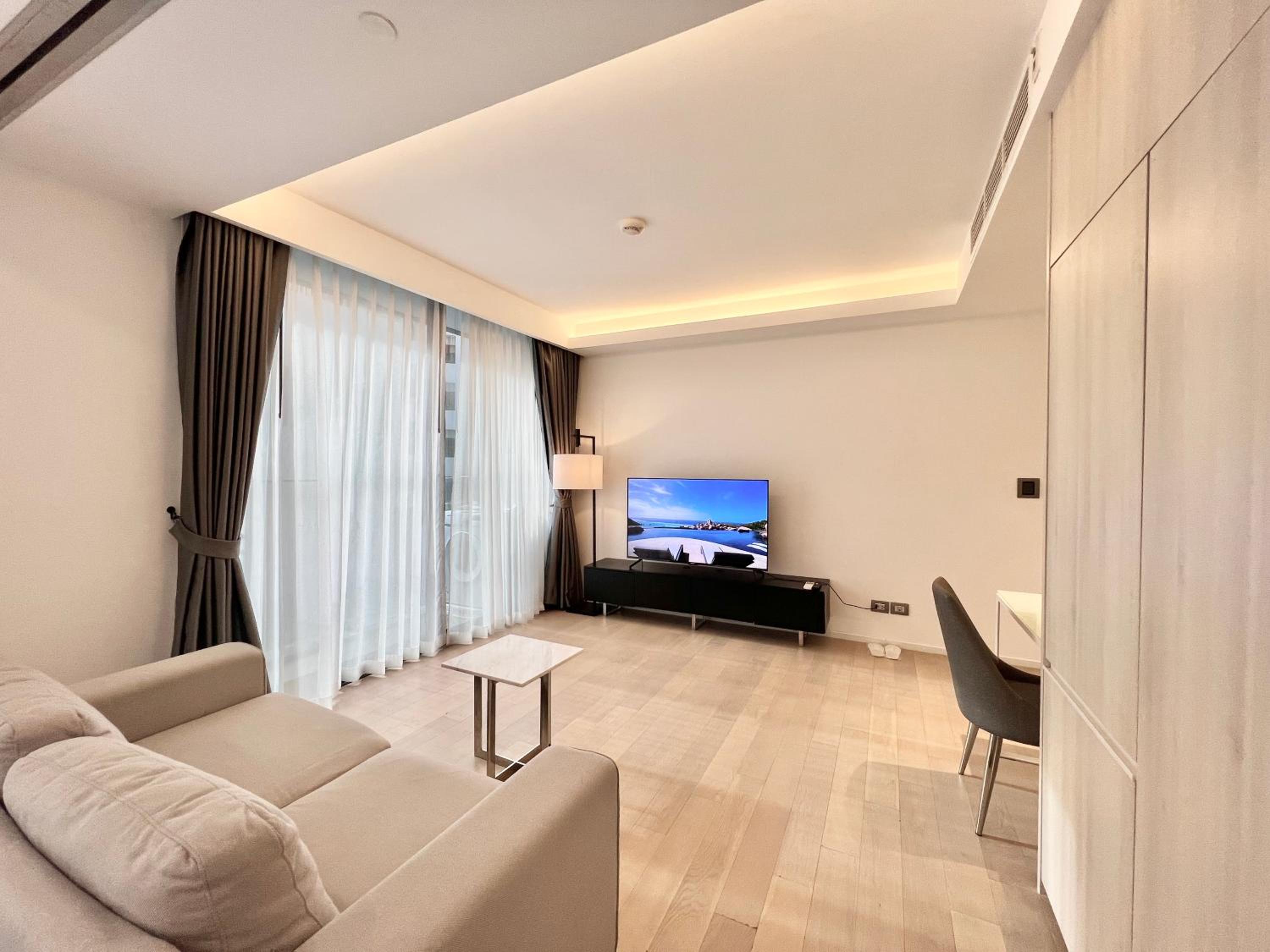 Circle Sukhumvit 11#Luxury#Pool#Gym#BTS Nana&MRT Sukhumvit#1BR#Max2ppl