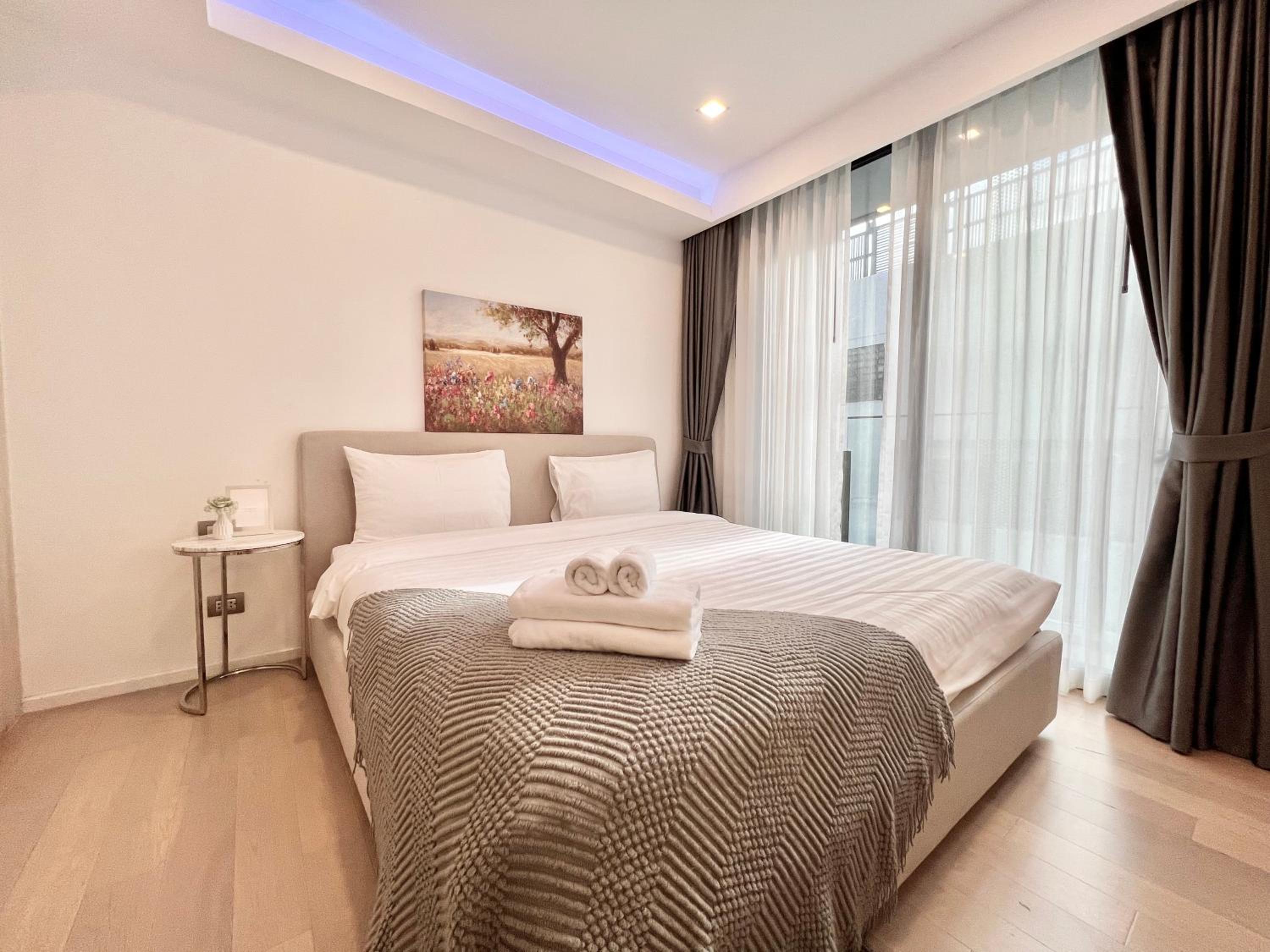Circle Sukhumvit 11#Luxury#Pool#Gym#BTS Nana&MRT Sukhumvit#1BR#Max2ppl