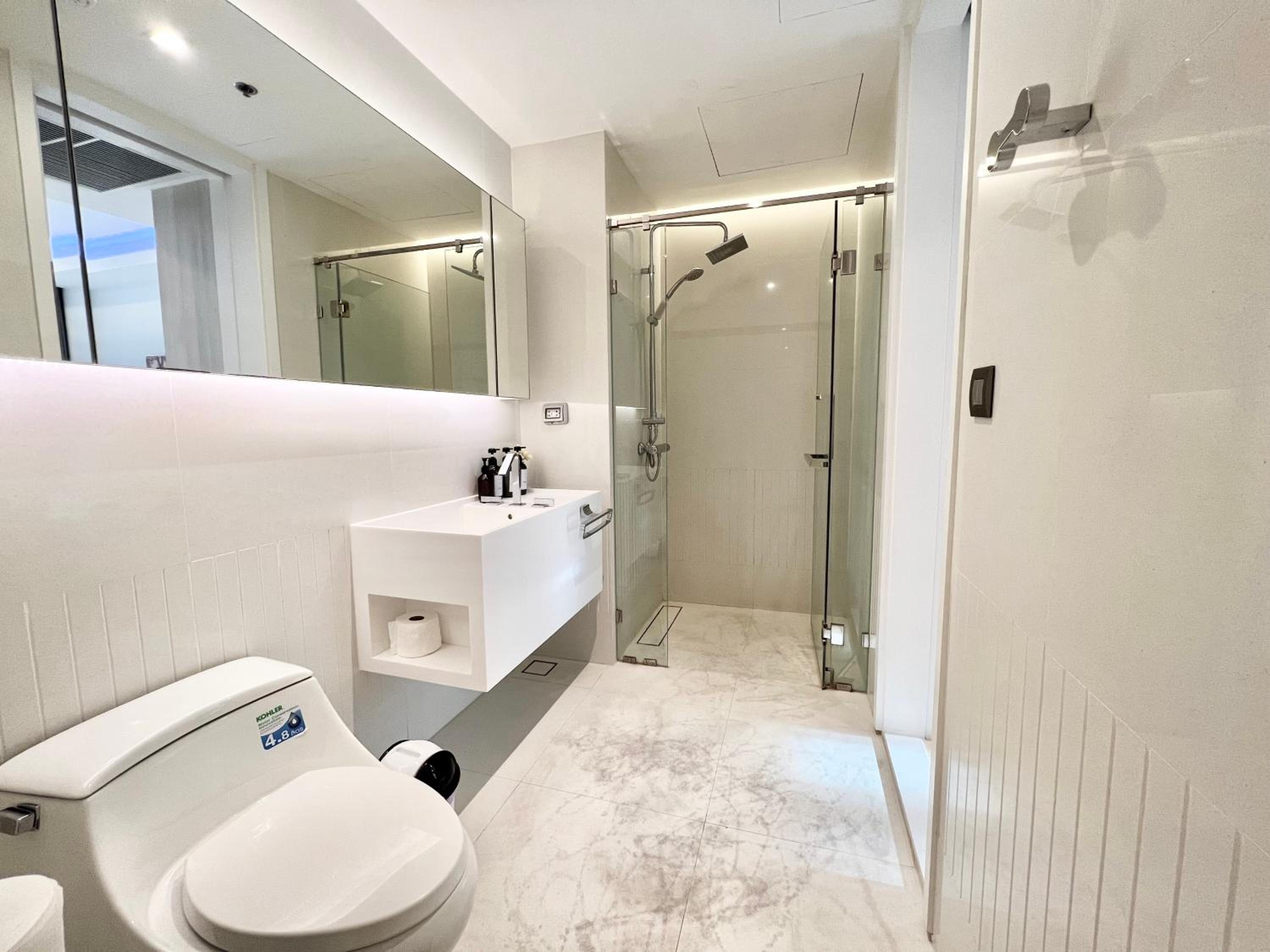 Circle Sukhumvit 11#Luxury#Pool#Gym#BTS Nana&MRT Sukhumvit#1BR#Max2ppl