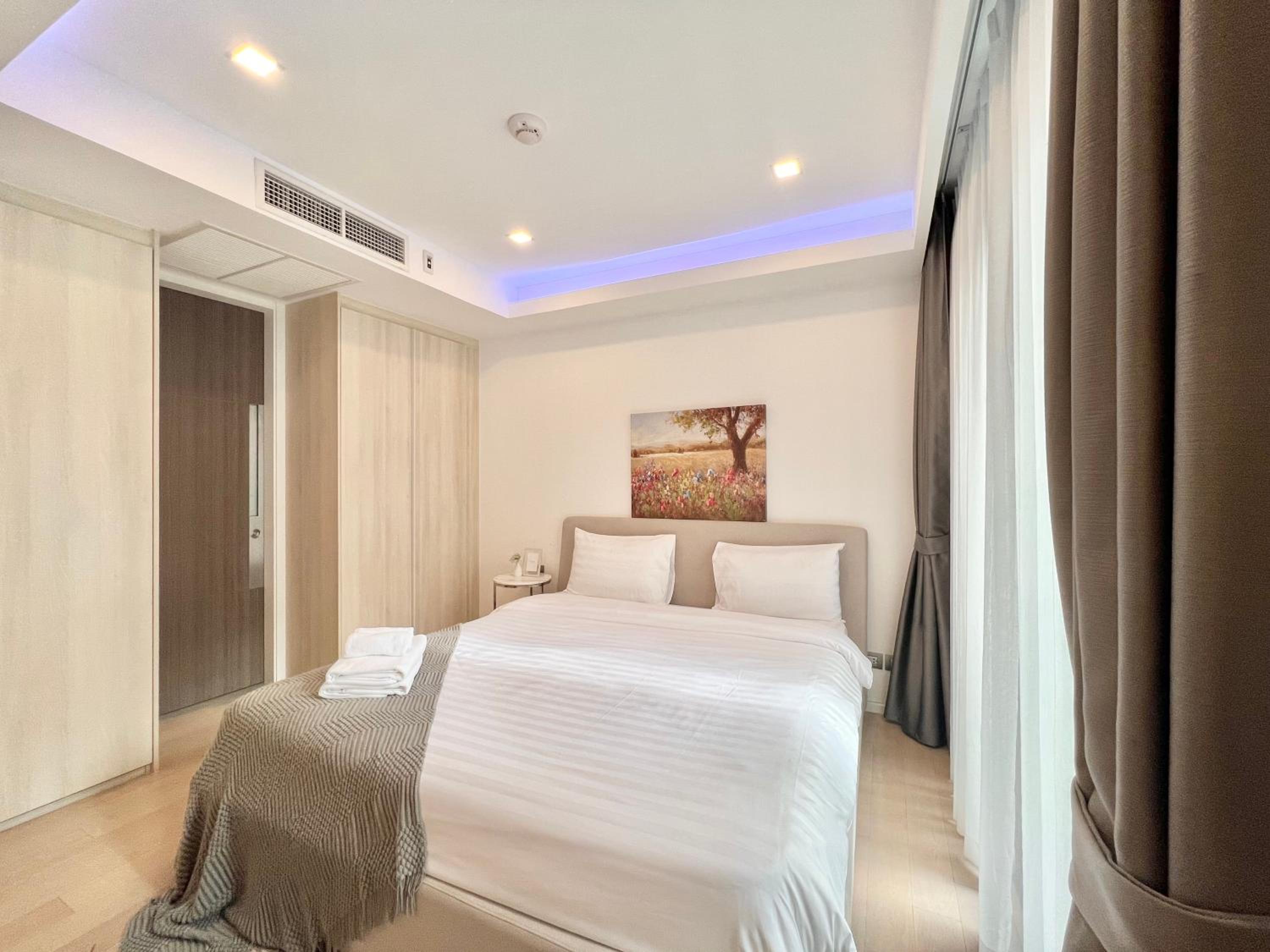 Circle Sukhumvit 11#Luxury#Pool#Gym#BTS Nana&MRT Sukhumvit#1BR#Max2ppl