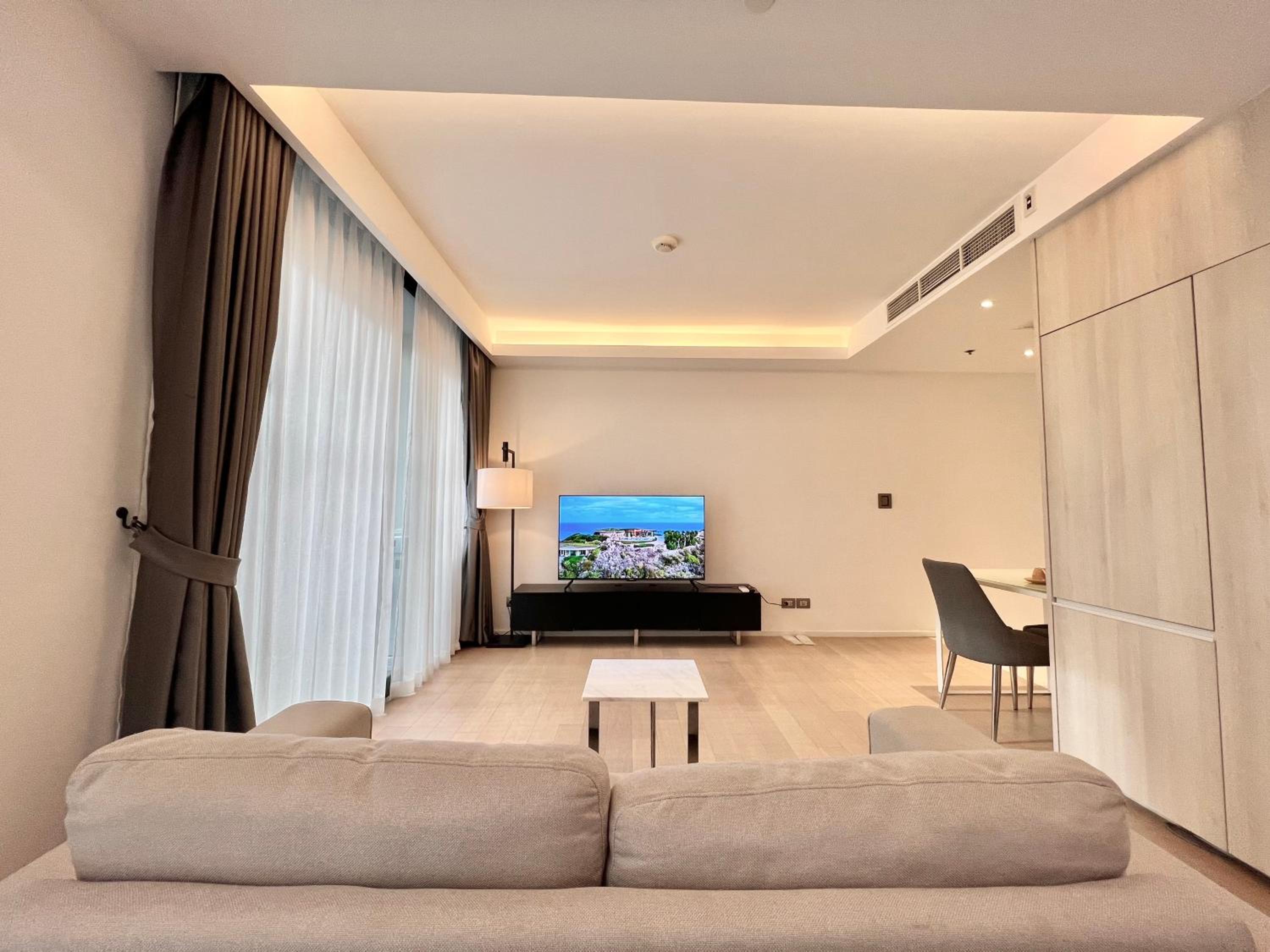 Circle Sukhumvit 11#Luxury#Pool#Gym#BTS Nana&MRT Sukhumvit#1BR#Max2ppl