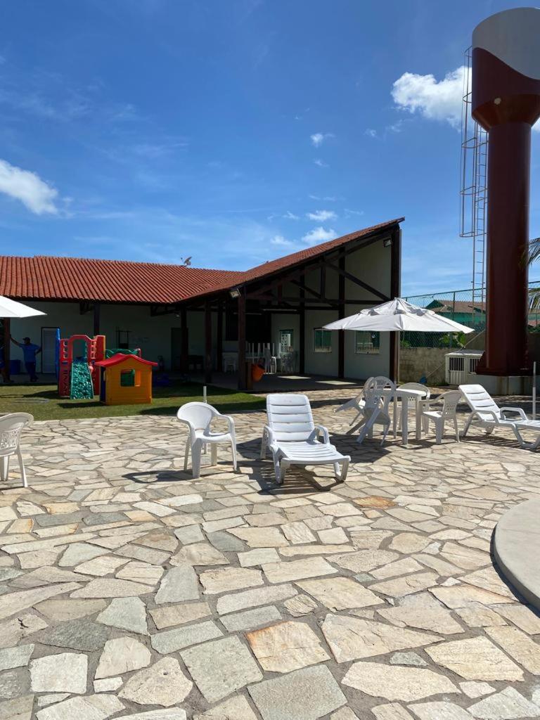 Linda casa duplex no condomínio Village Carneiros