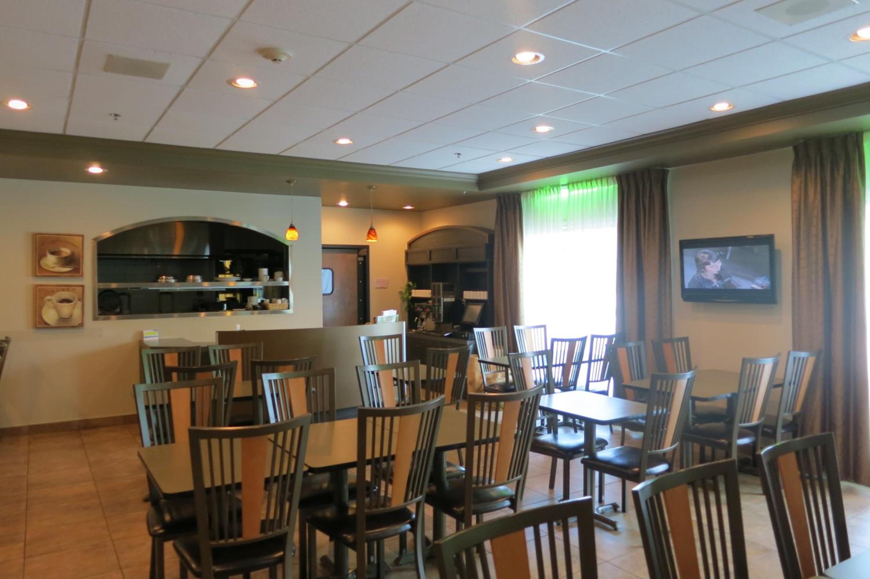 Levis Vacations - Days Inn by Wyndham Levis - Property Image 22