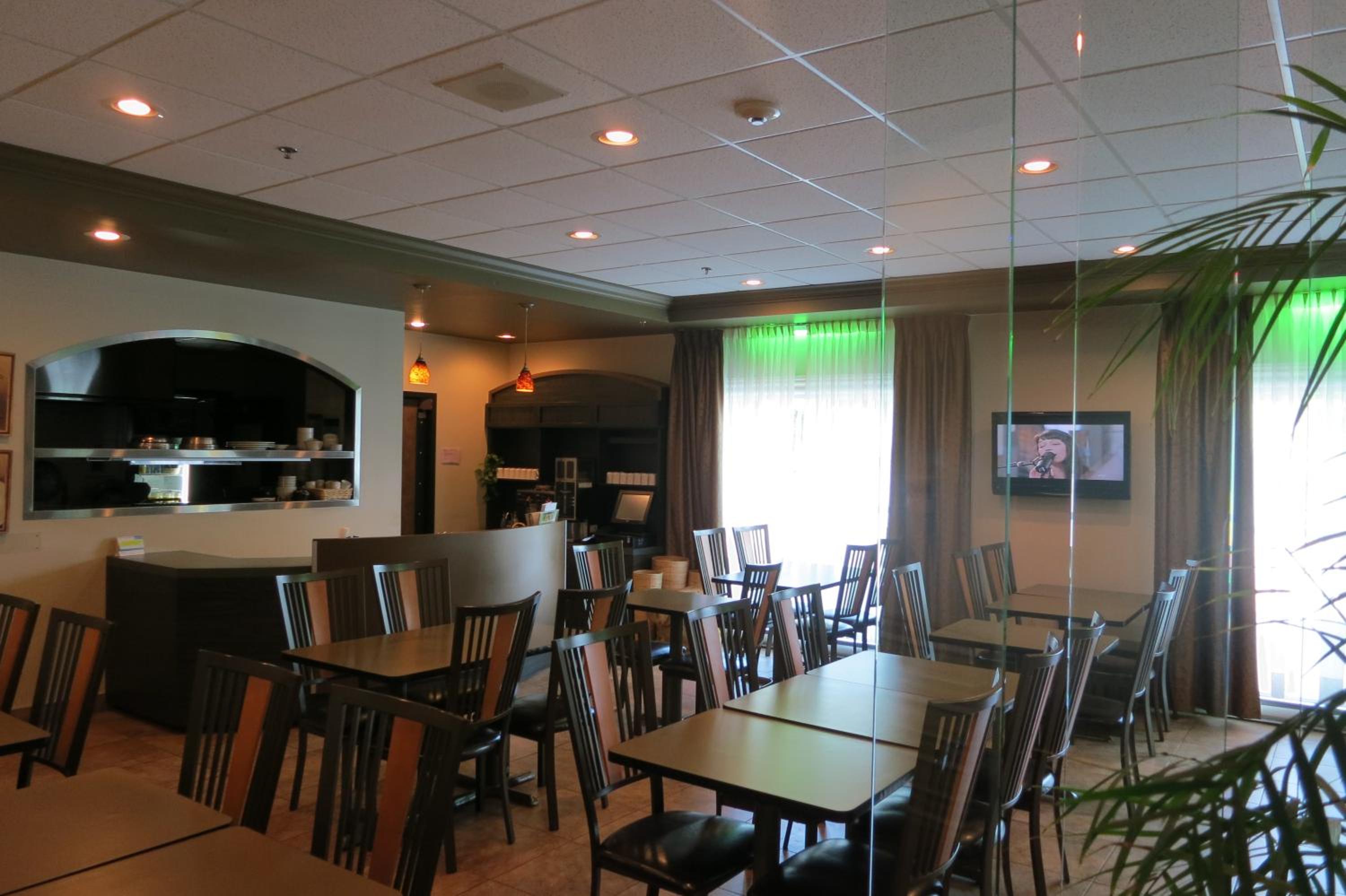Levis Vacations - Days Inn by Wyndham Levis - Property Image 21