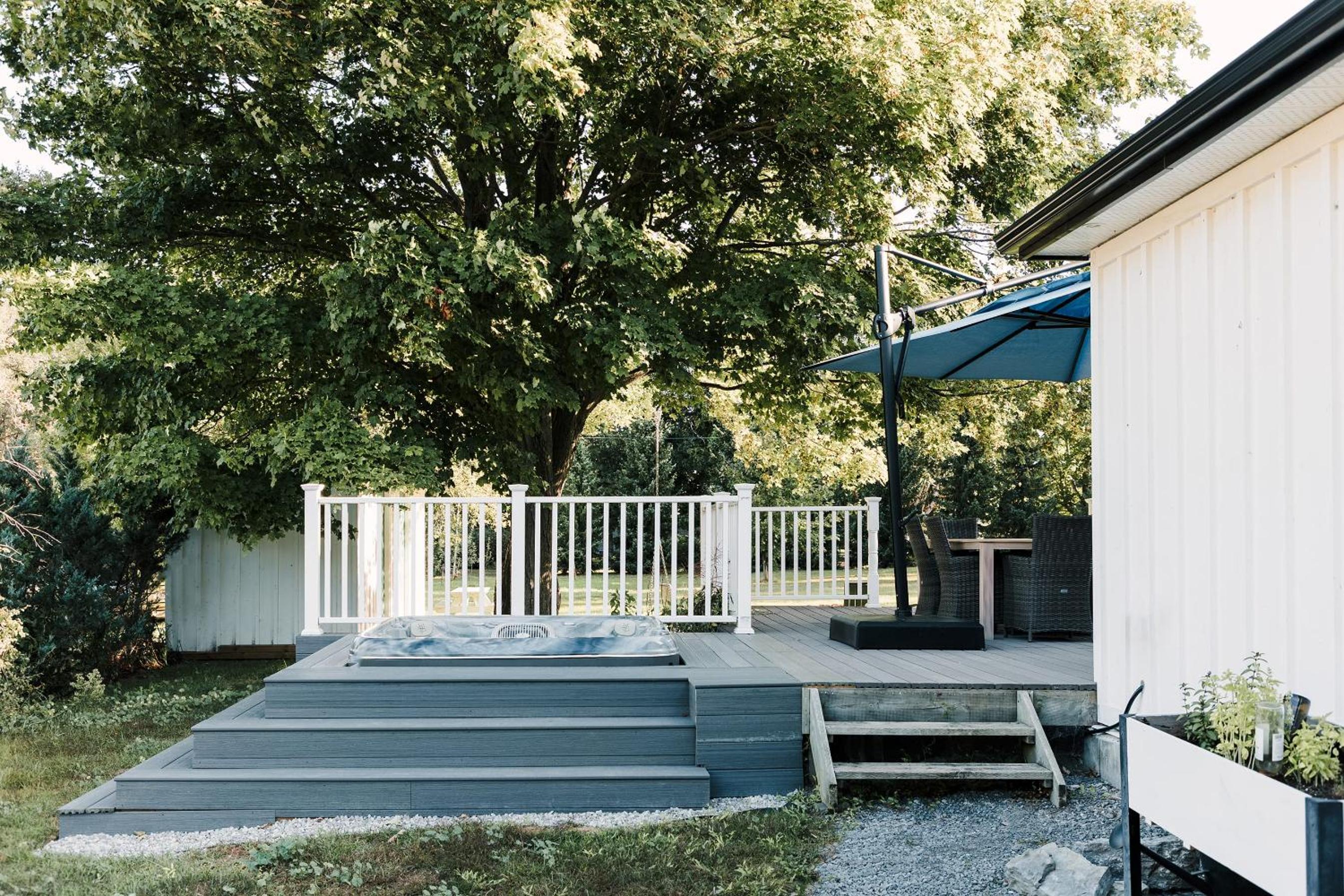 The Beachside Burrow - Next to Sandbanks w Hot Tub ST-2022-0035