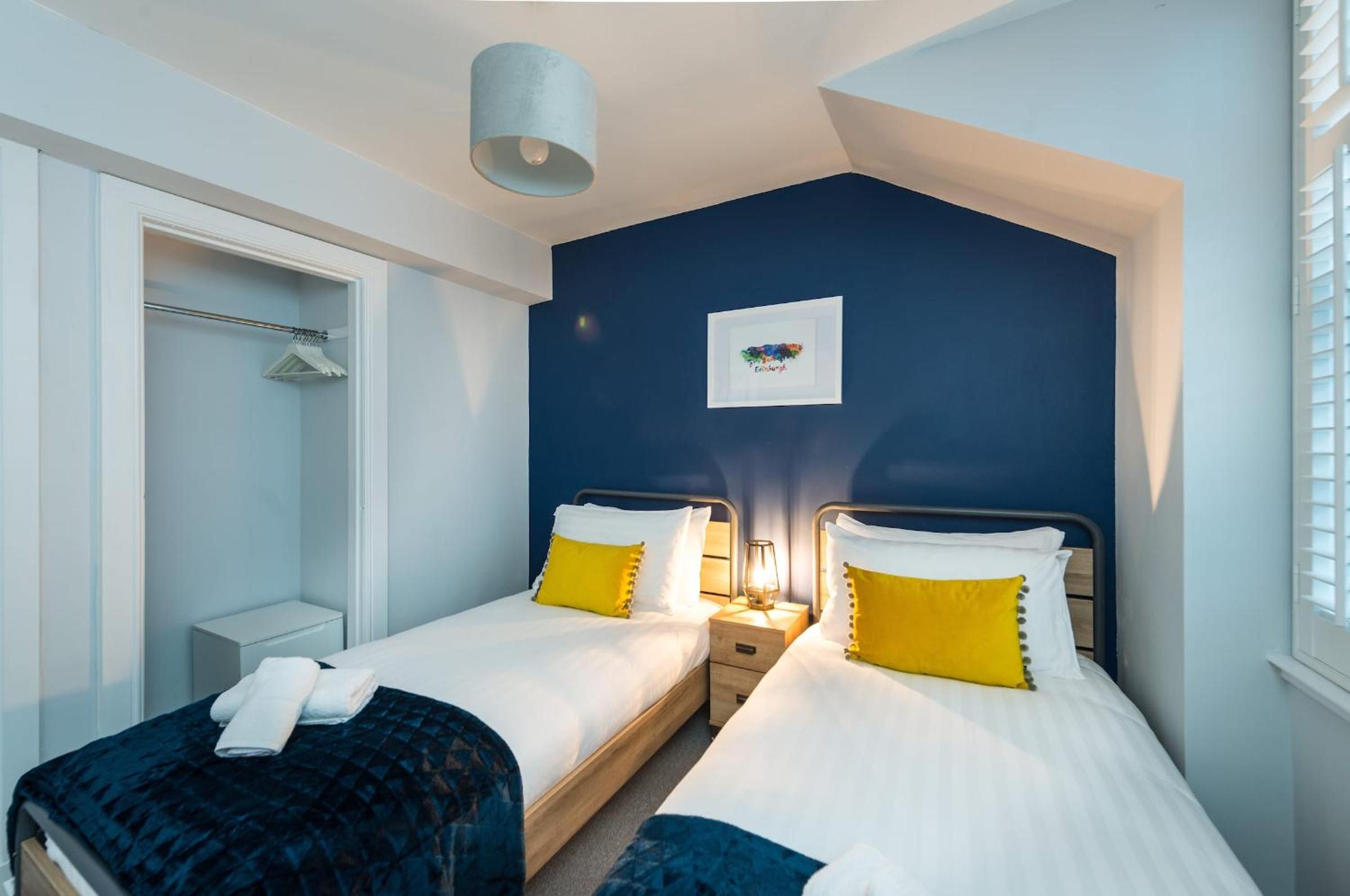 Quiet, central 2 bedroom Royal Mile gem view 3