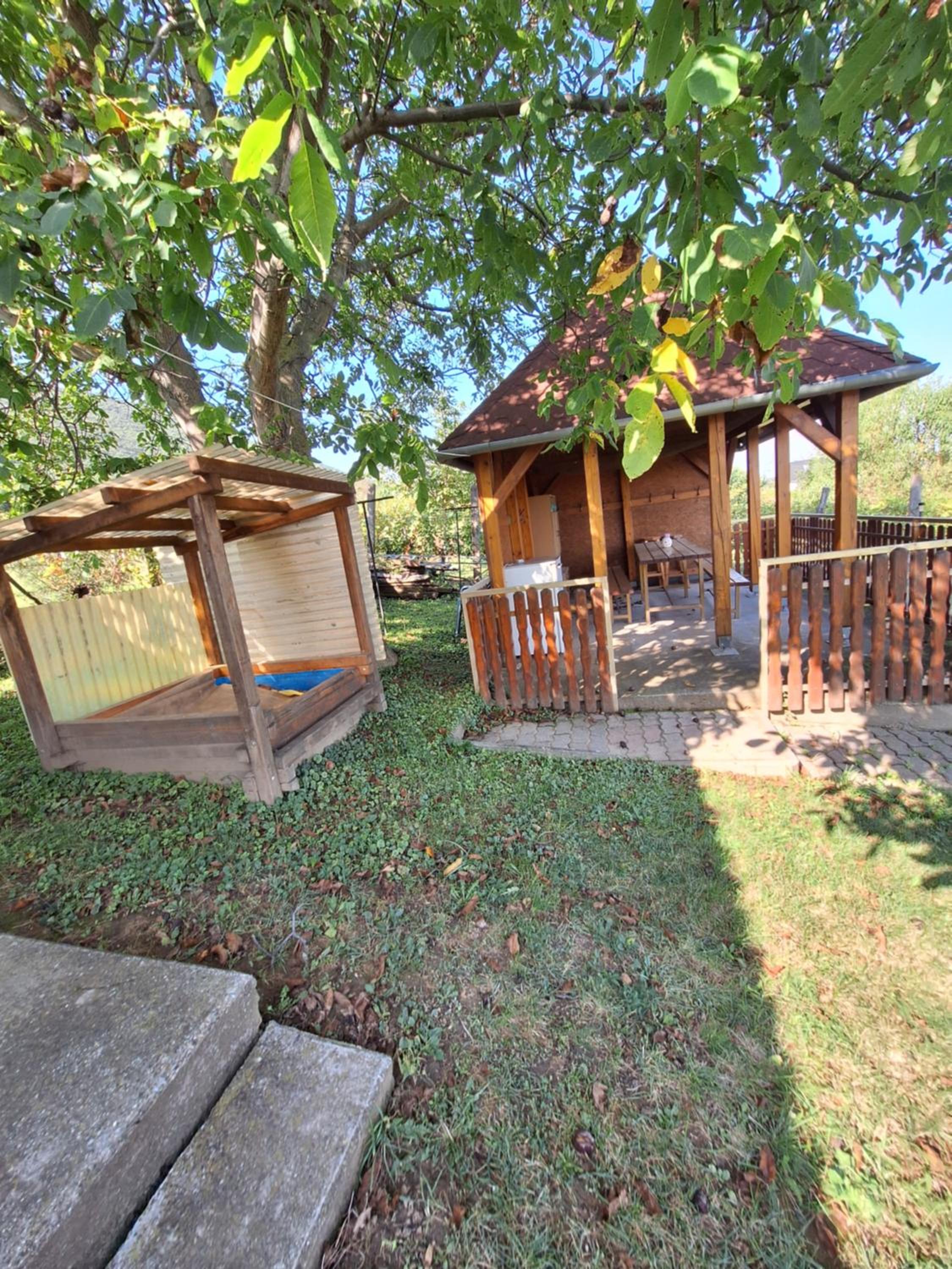 BALATONHEGYVIDÉKI APARTMAN