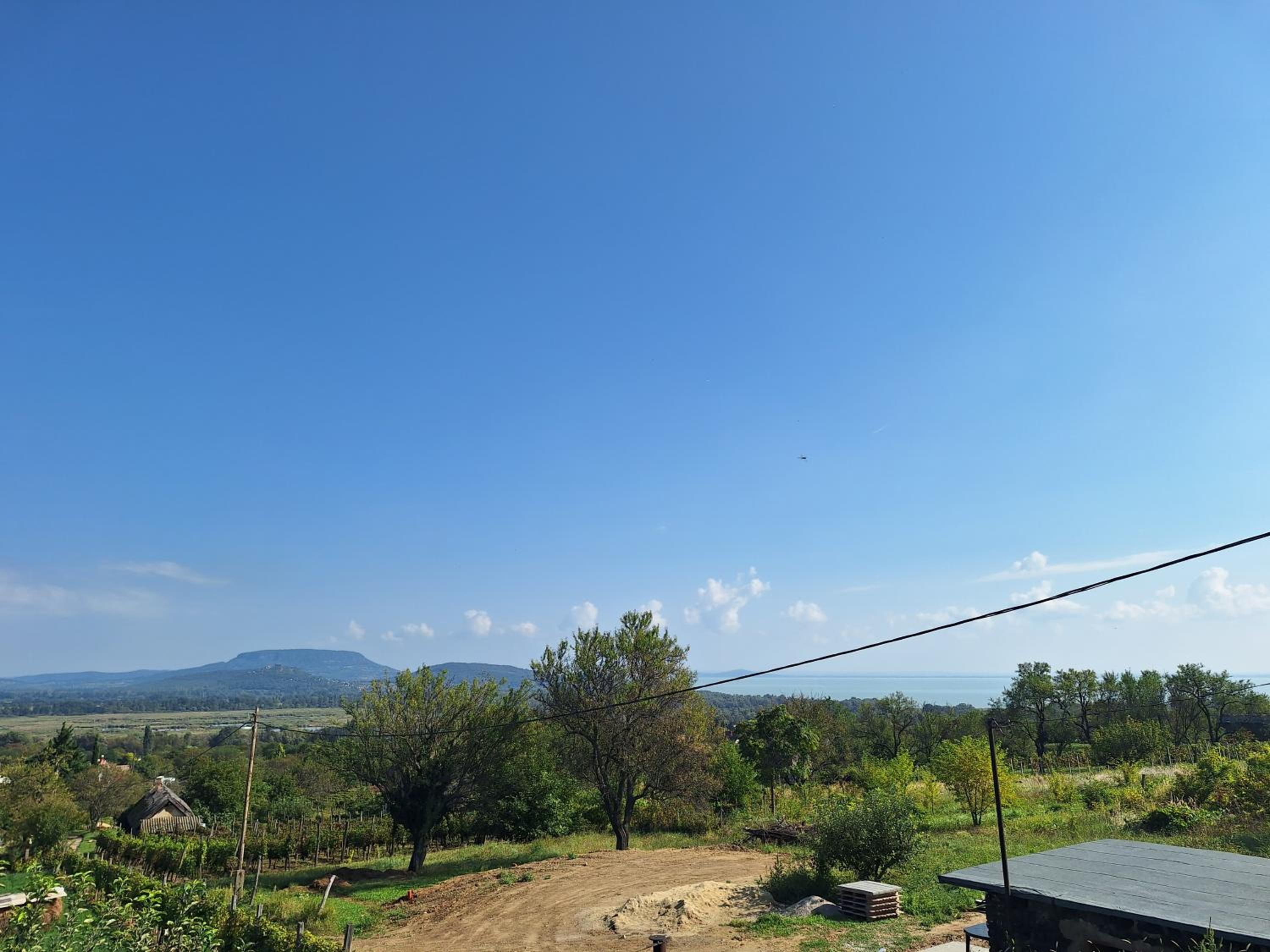 BALATONHEGYVIDÉKI APARTMAN