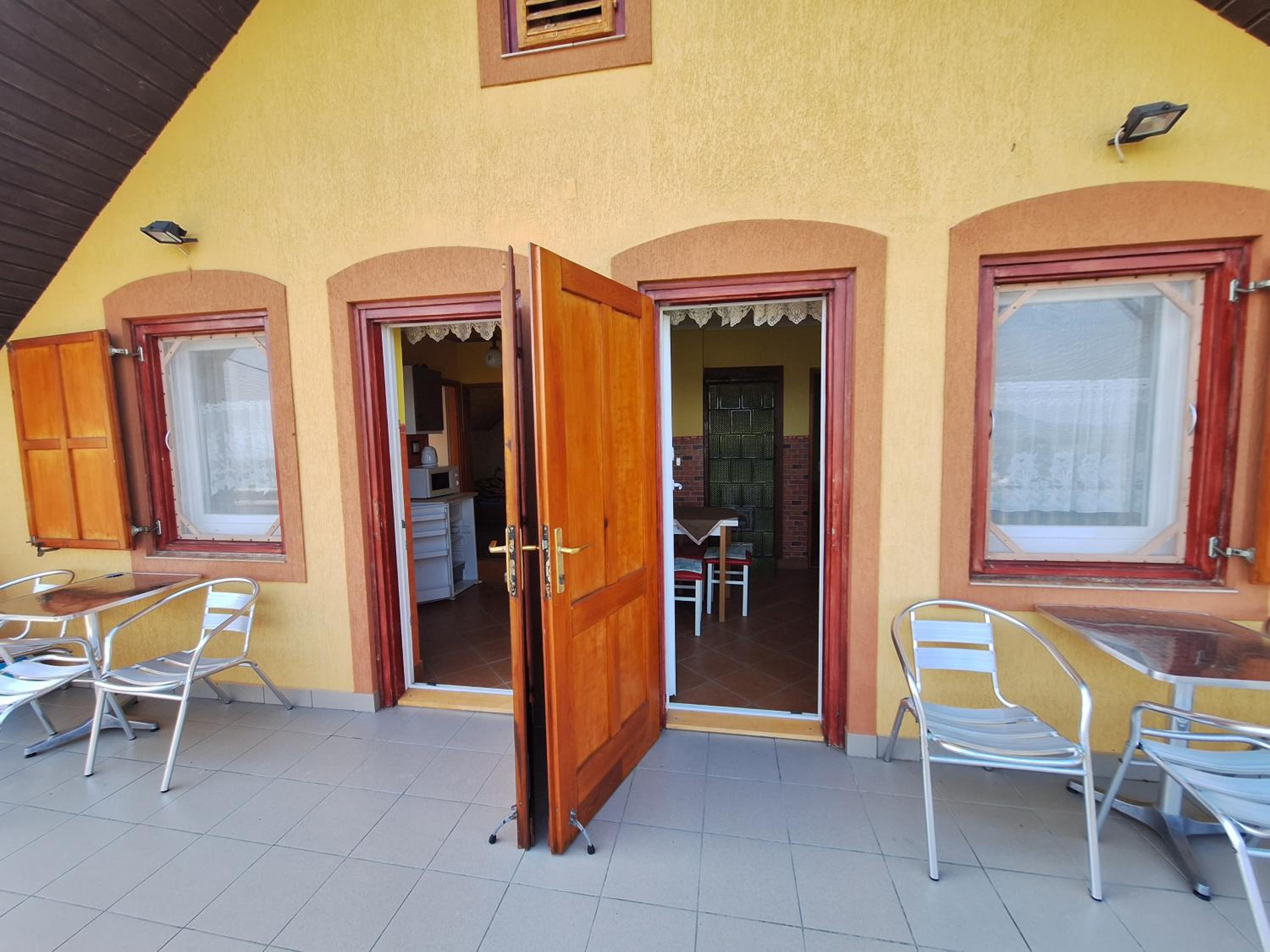 BALATONHEGYVIDÉKI APARTMAN