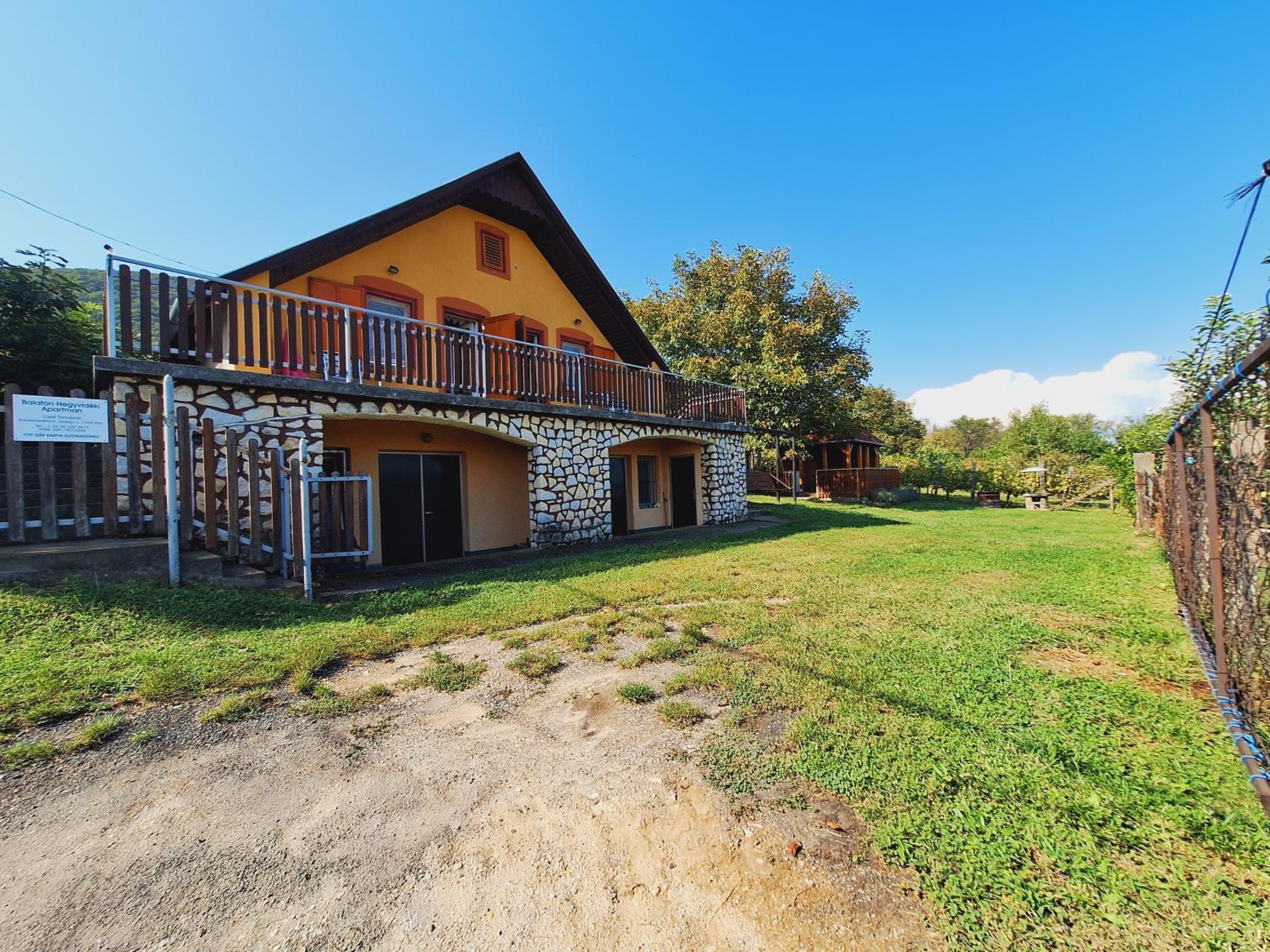 BALATONHEGYVIDÉKI APARTMAN