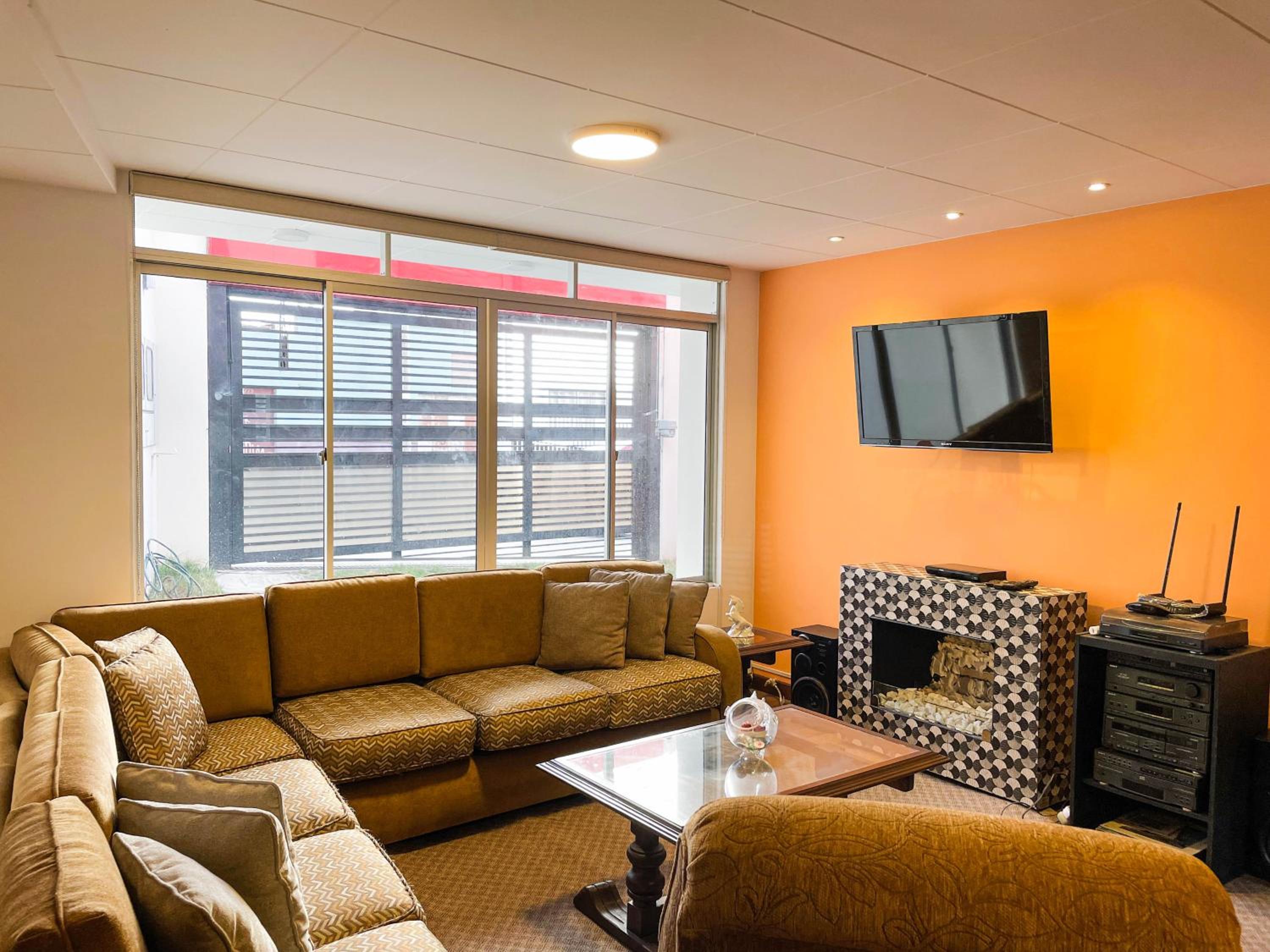 Beautiful & Spacious Apartment near Stadium