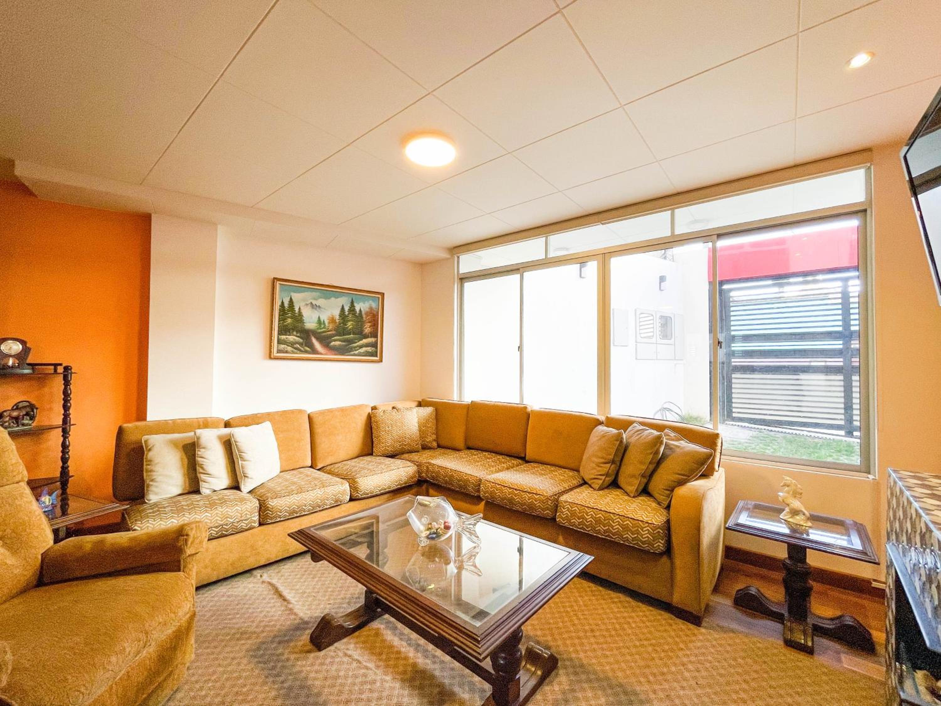 Beautiful & Spacious Apartment near Stadium