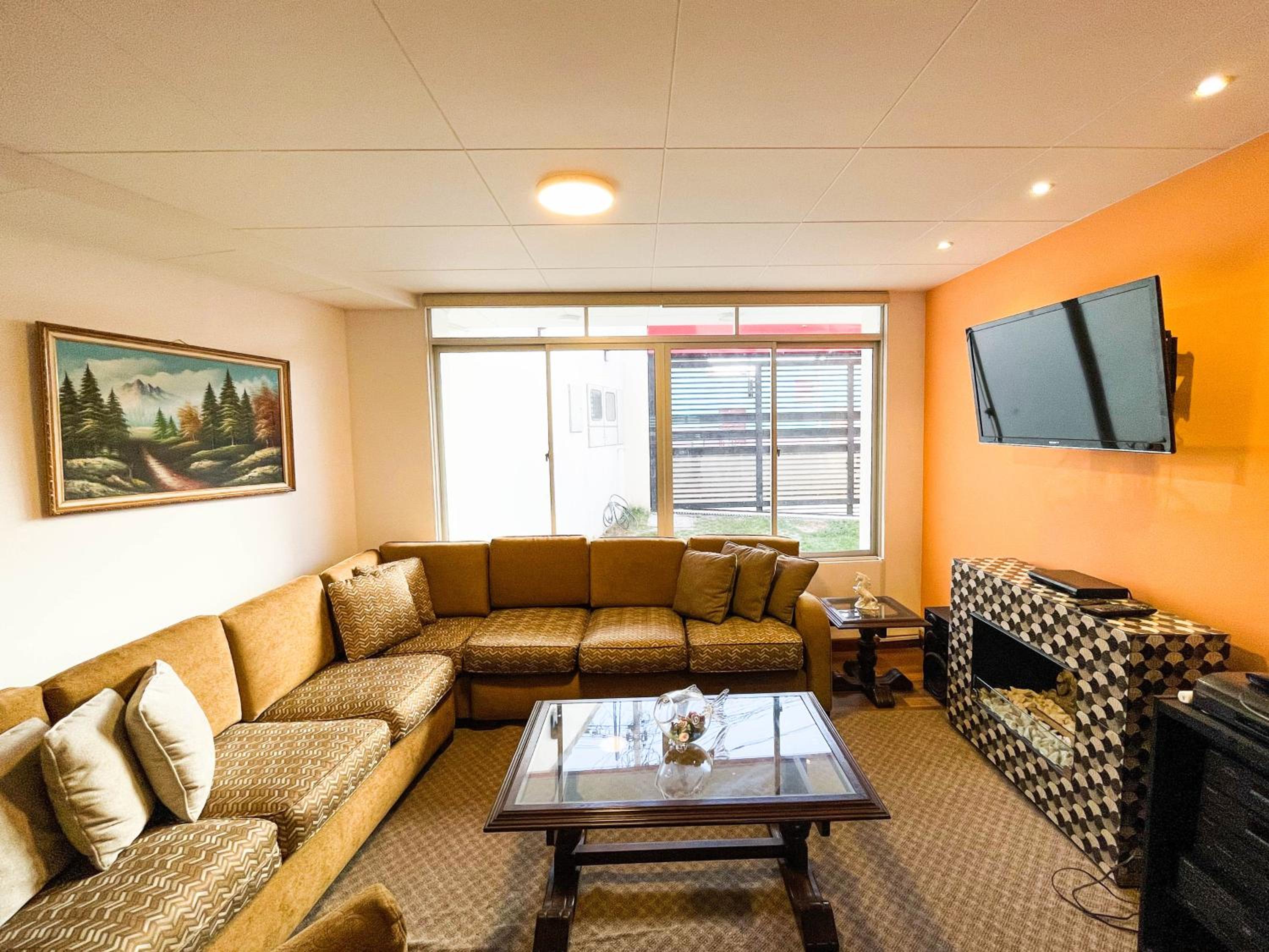 Beautiful & Spacious Apartment near Stadium