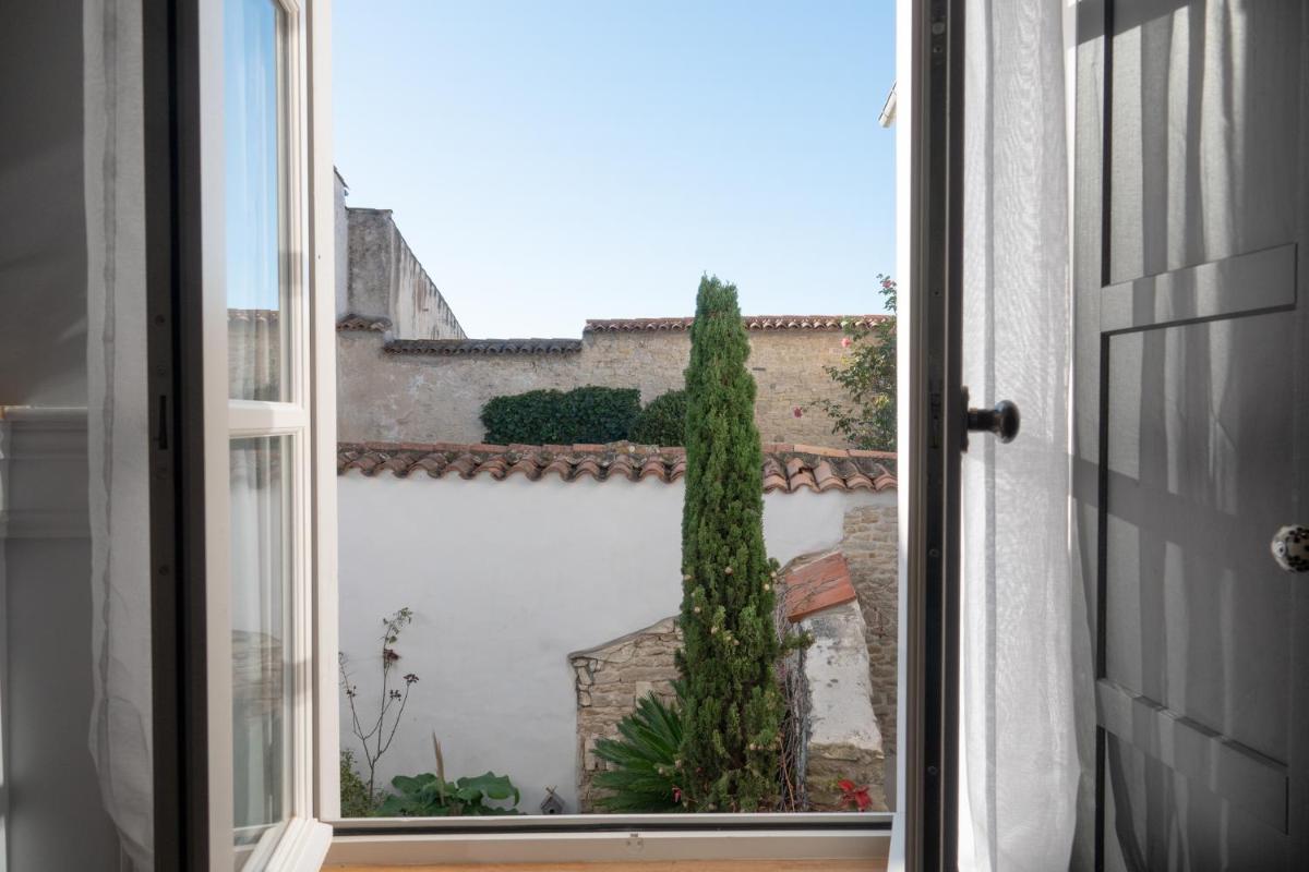 La Martinoise Patio view 2