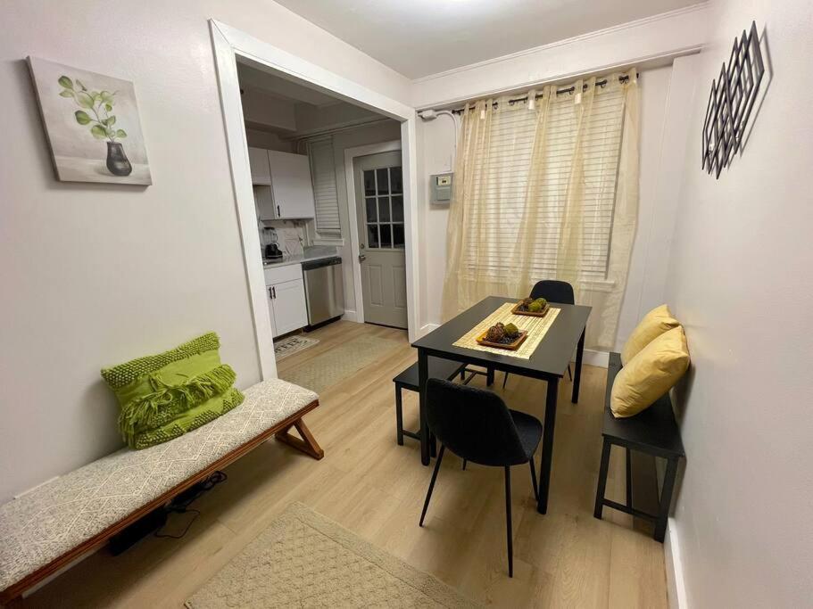Townhouse Retreat: 3 miles from Beale St view 4