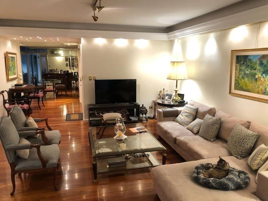 Se alquila Habitación en Suite. Convive c/ gatos