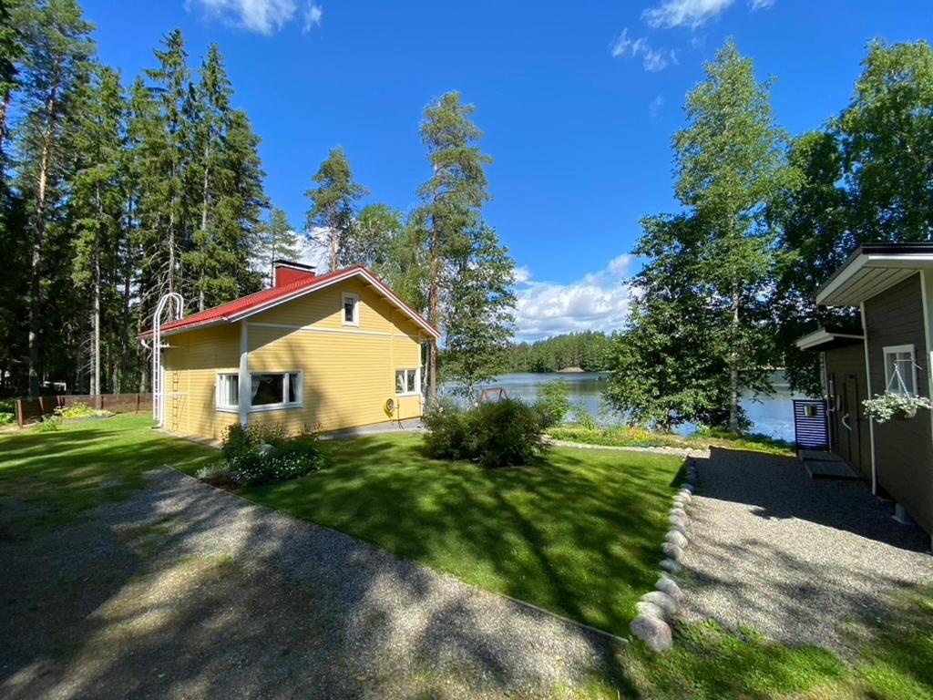 Haus am Kuhajärvi See