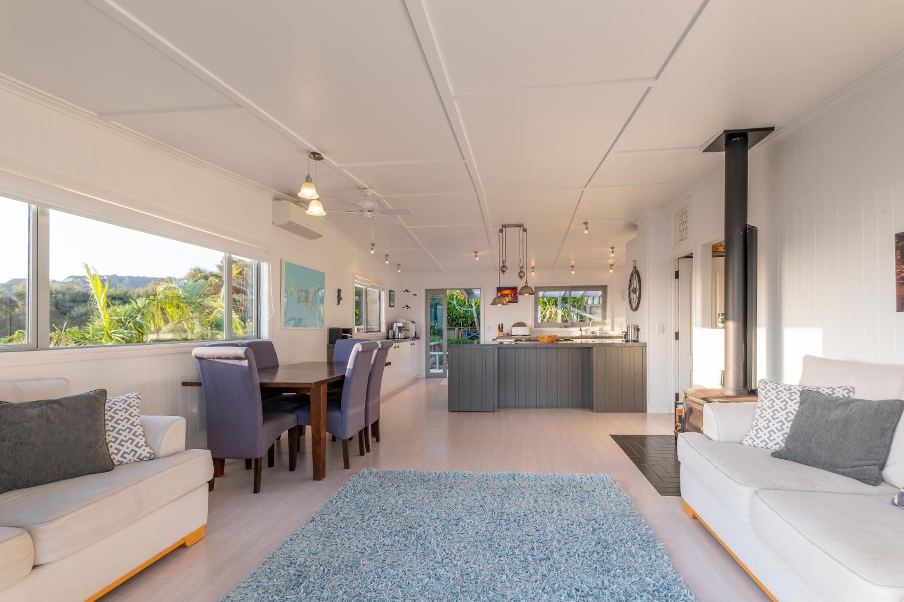 Omiha Oasis with seaviews and spa pool