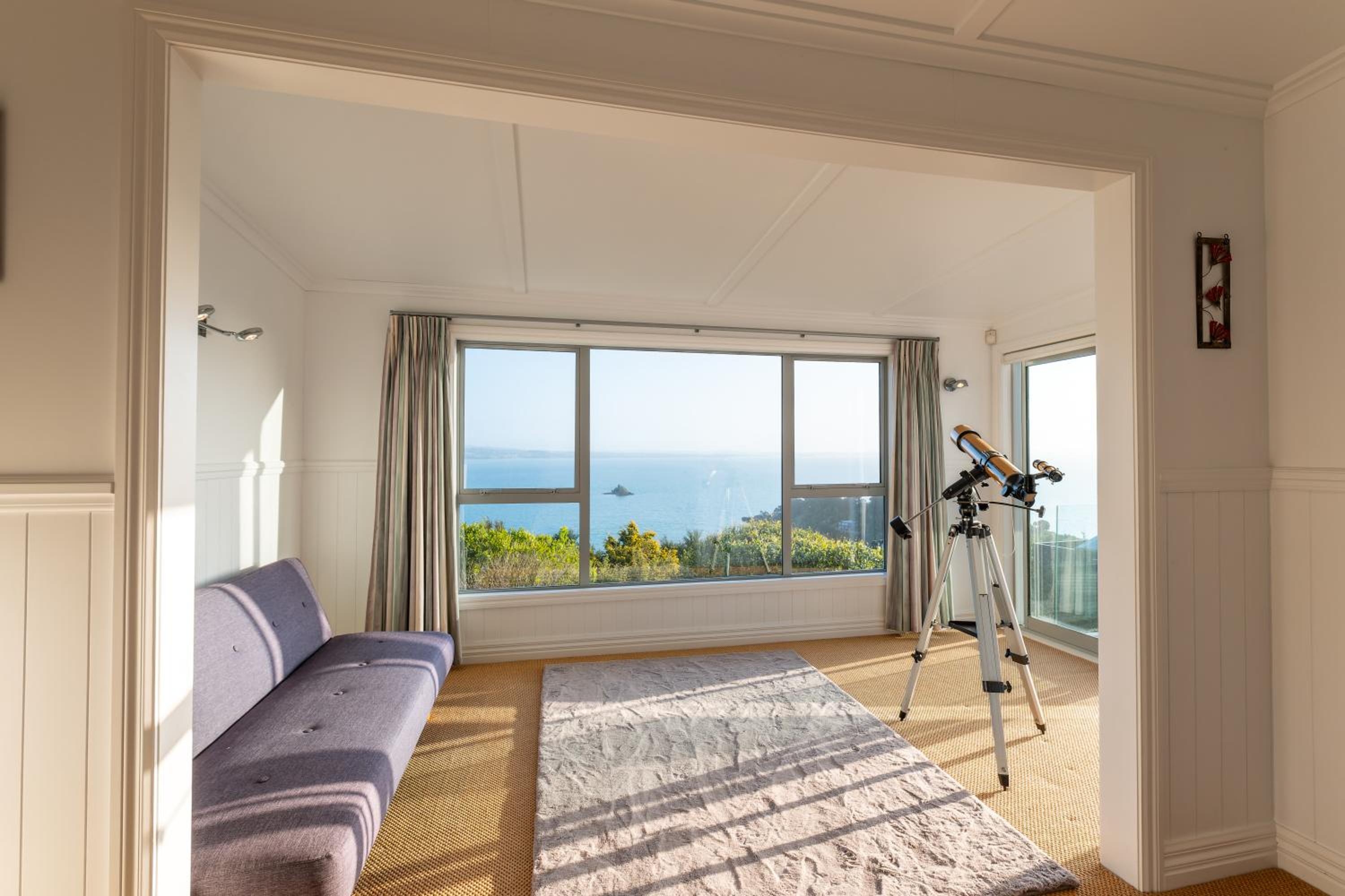 Omiha Oasis with seaviews and spa pool