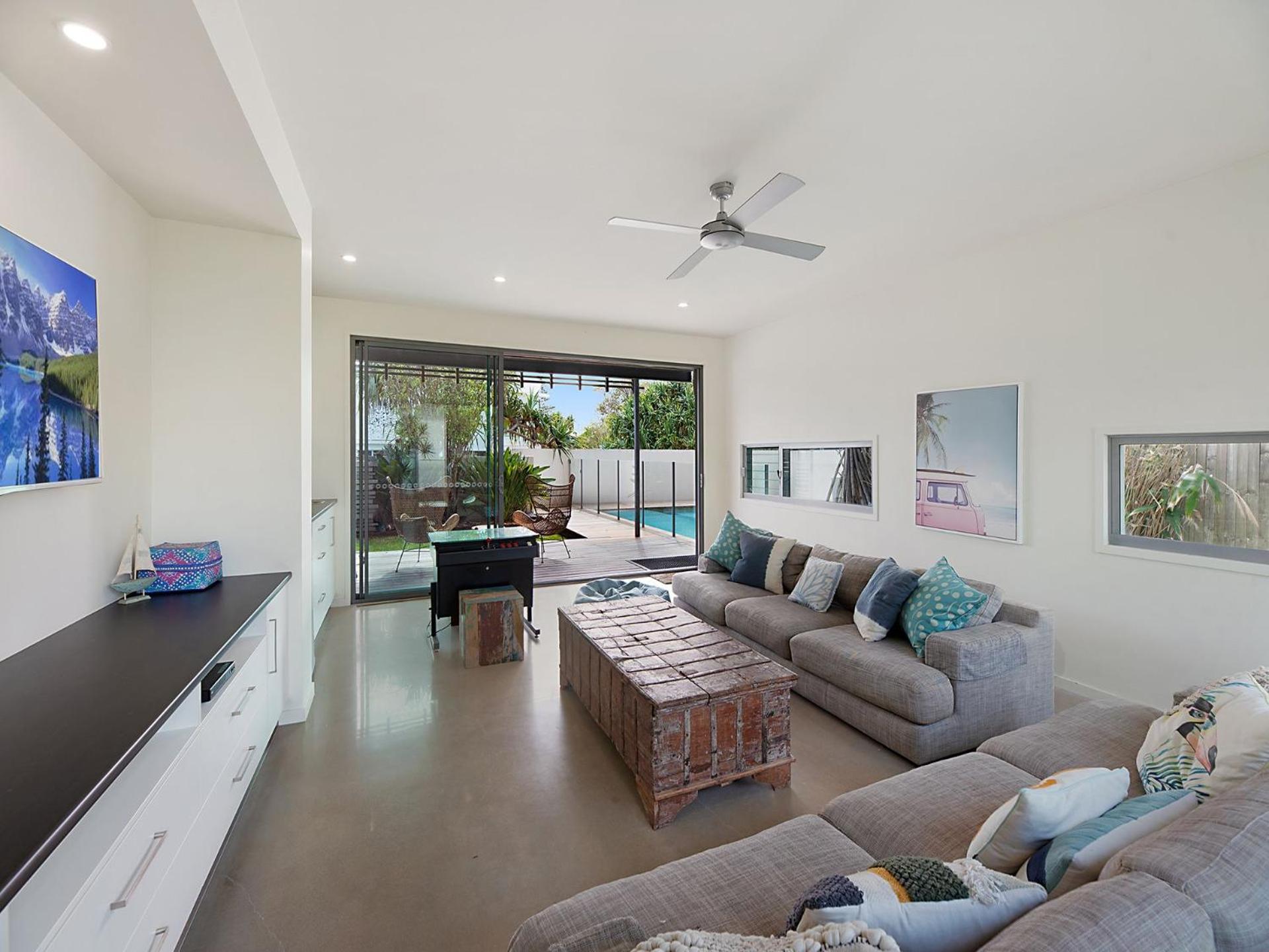 4 Mackay Street Dicky Beach