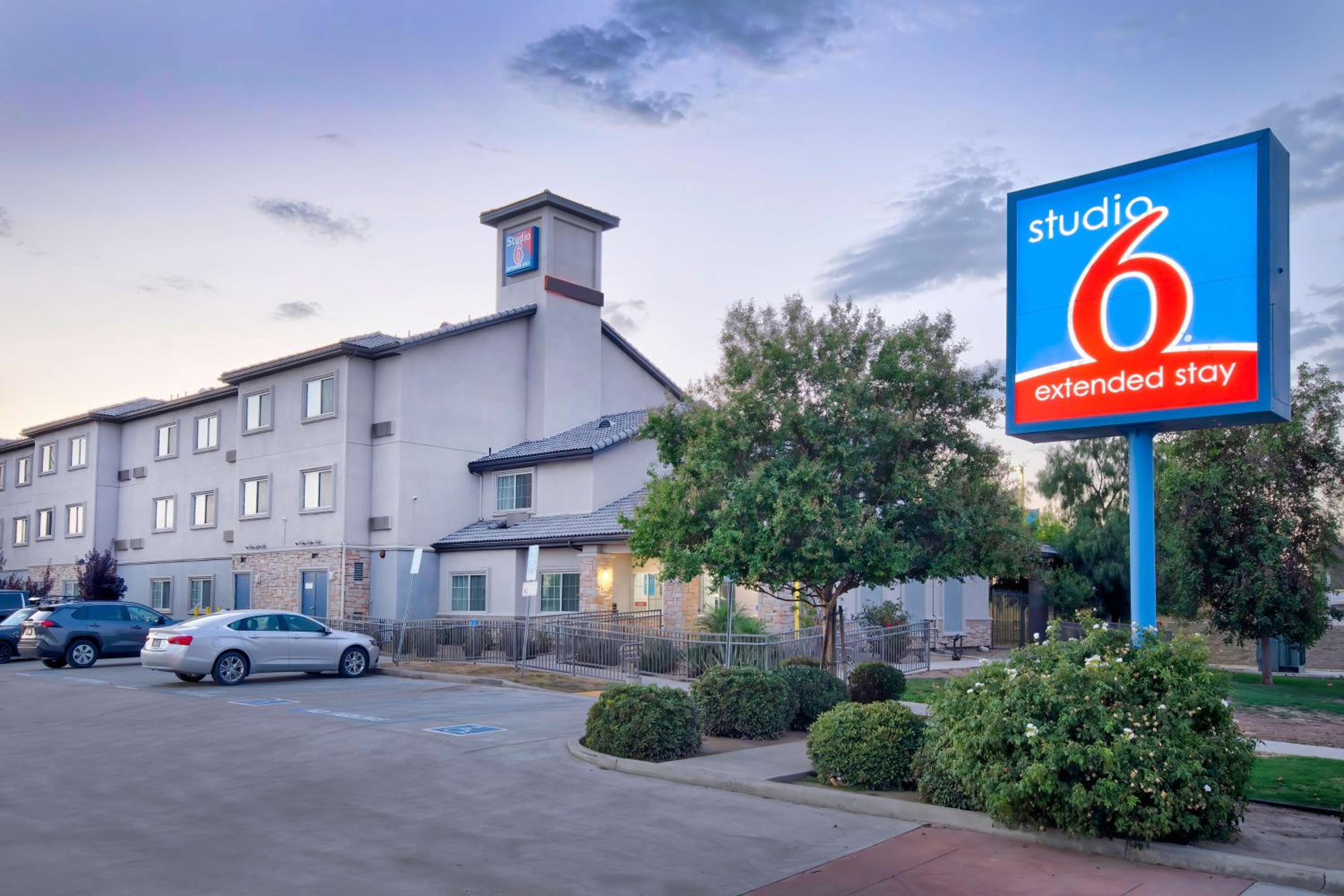 Hotel Studio 6-Bakersfield, CA - Image 1