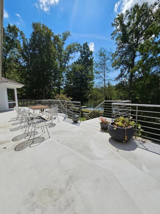 Greensboro Lakefront House -K Idol House view 2