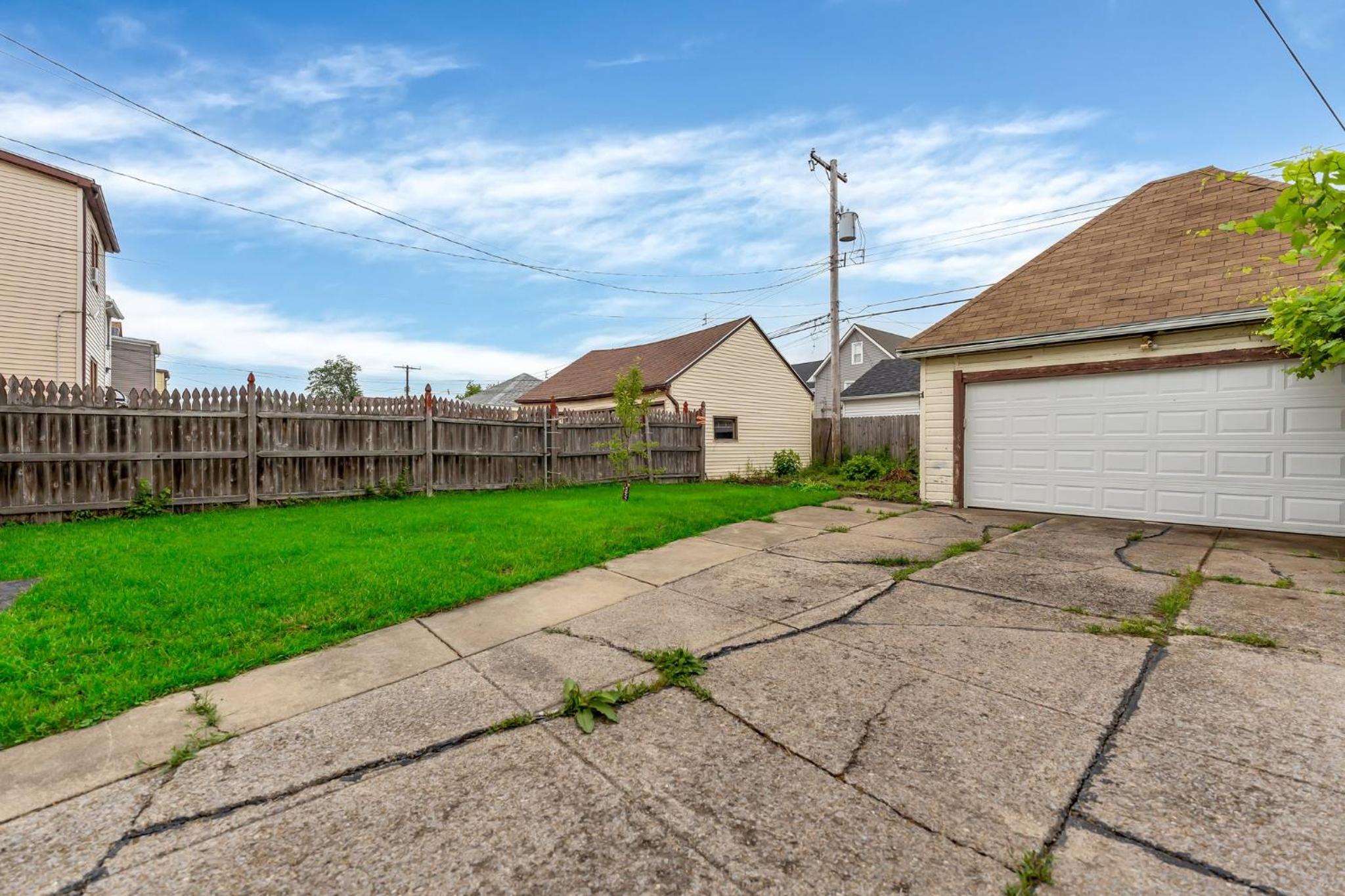 Renovated Main Floor Large 3 Bed House view 2