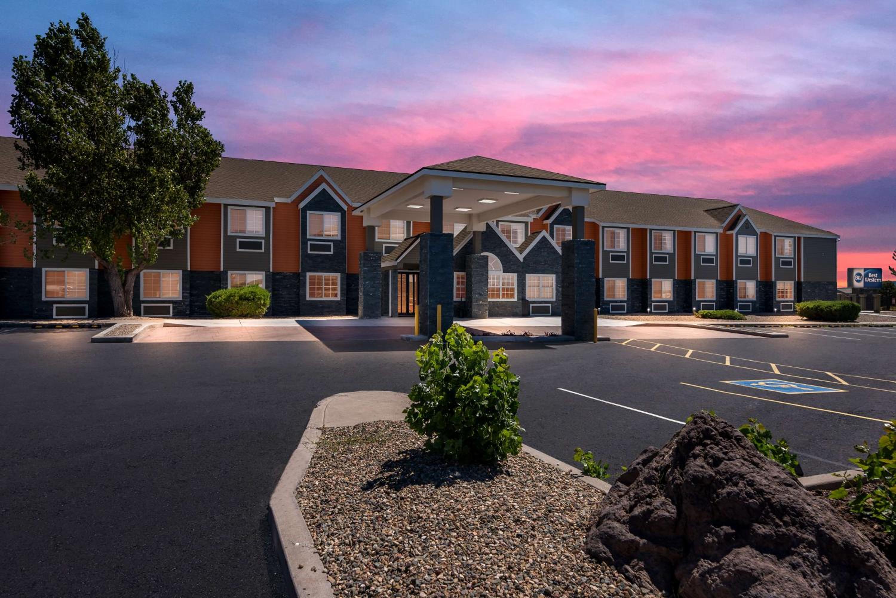 Williams Vacations - Best Western Bellemont Shadow Mountain Inn - Property Image 1