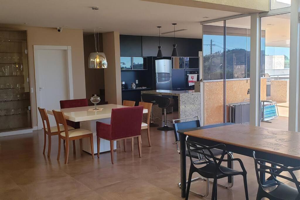 Casa excelente e ampla na represa de Piracaia