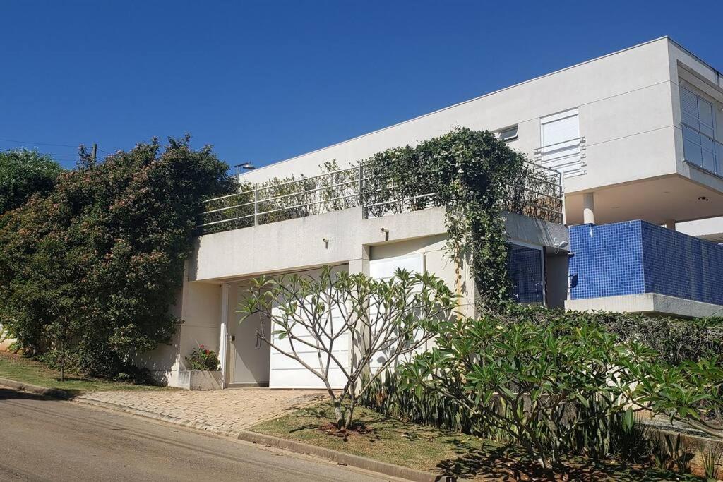 Casa excelente e ampla na represa de Piracaia