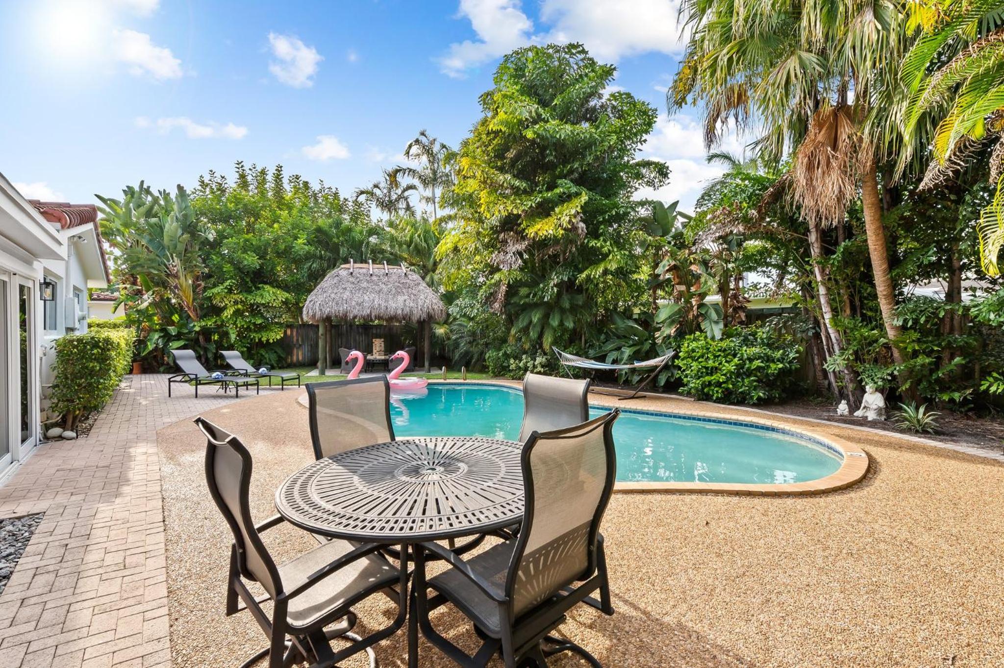 Solar Heated Pool Spa Tiki Hut Huge Backyard Hammock Retro Bikes