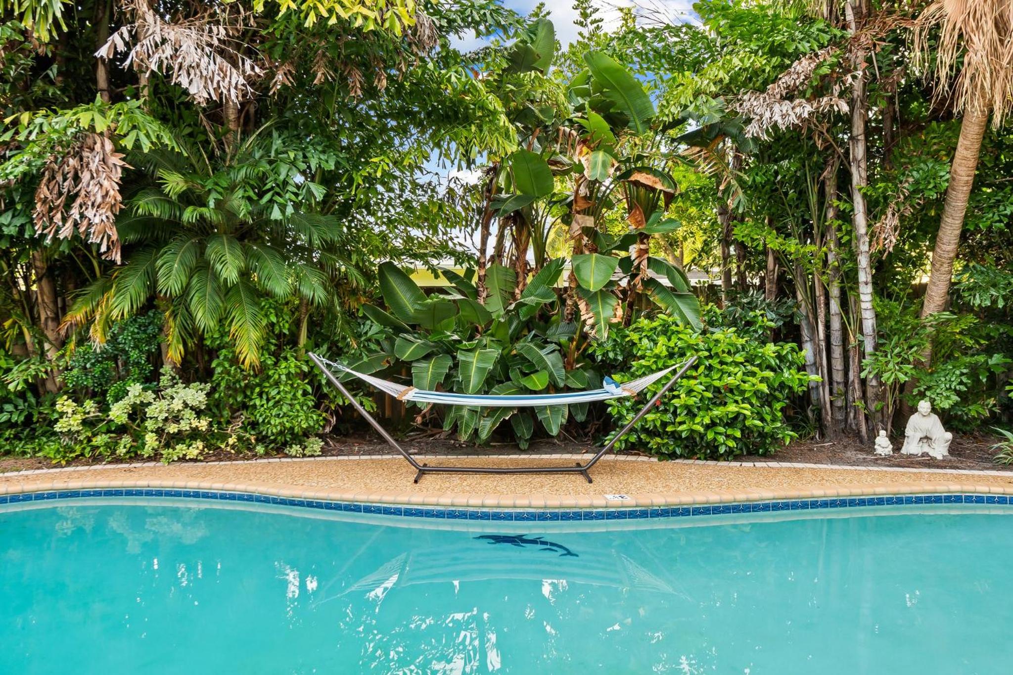 Solar Heated Pool Spa Tiki Hut Huge Backyard Hammock Retro Bikes