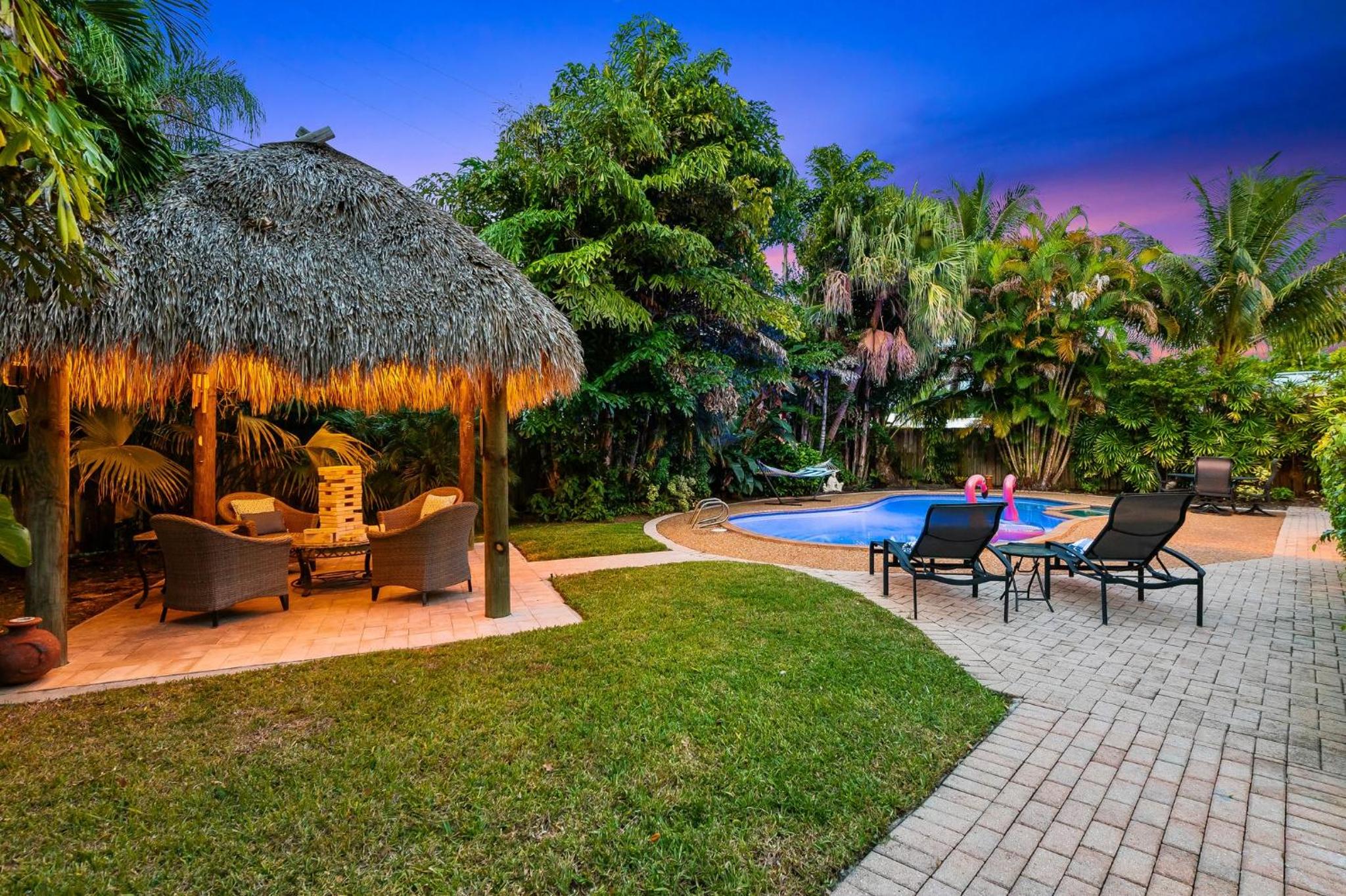 Solar Heated Pool Spa Tiki Hut Huge Backyard Hammock Retro Bikes