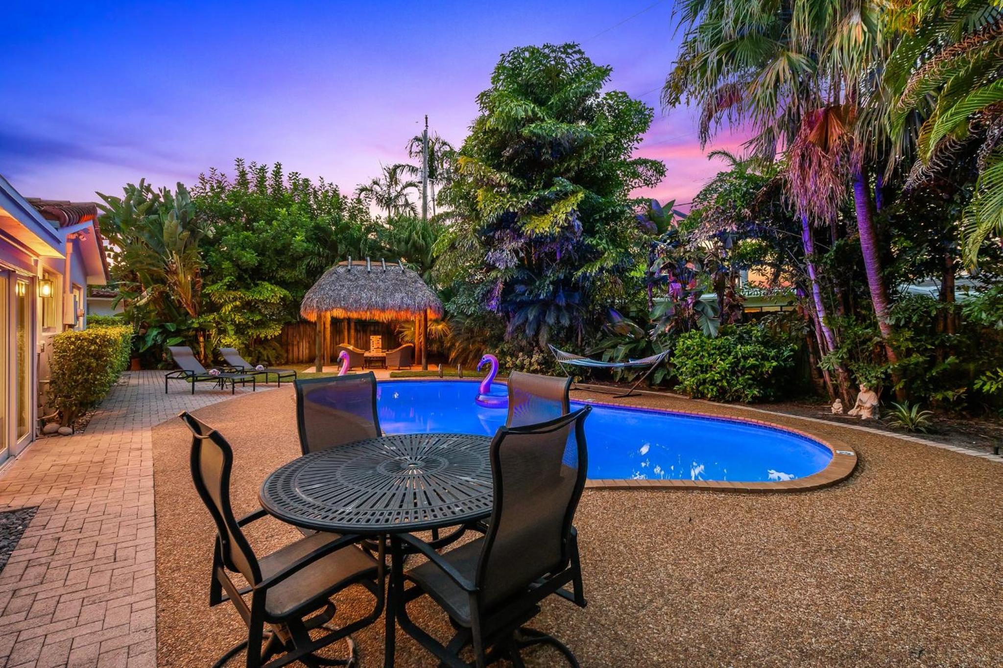 Solar Heated Pool Spa Tiki Hut Huge Backyard Hammock Retro Bikes