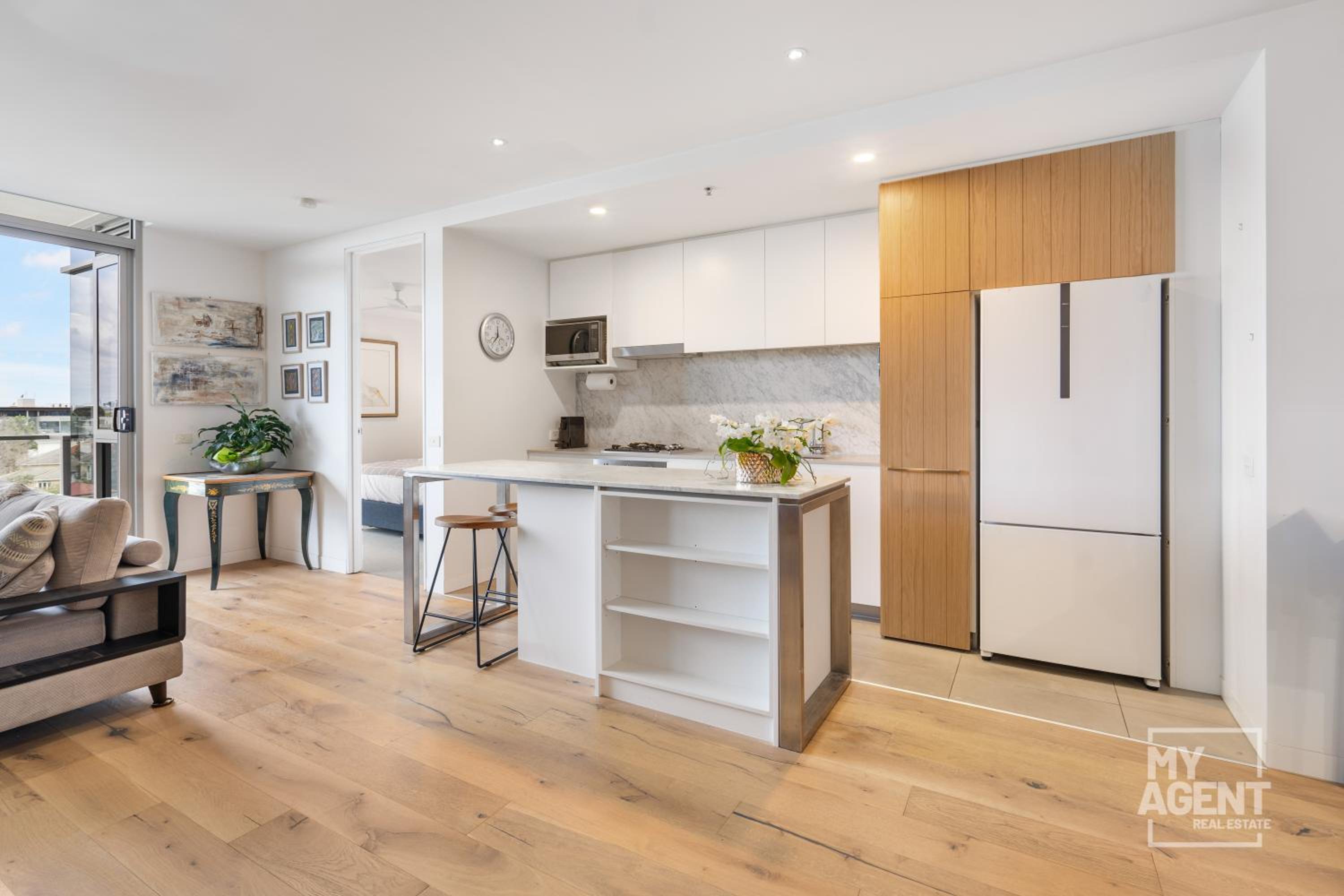 Experience Port Melbourne on Delightful Dow Street