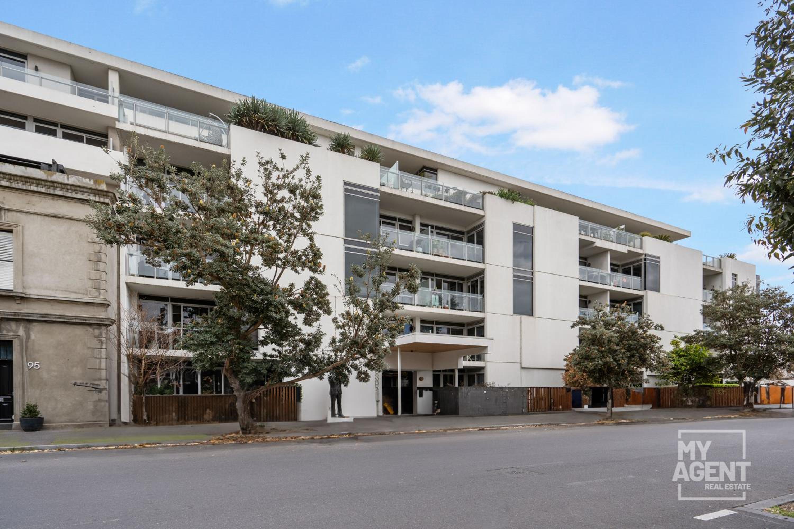 Experience Port Melbourne on Delightful Dow Street