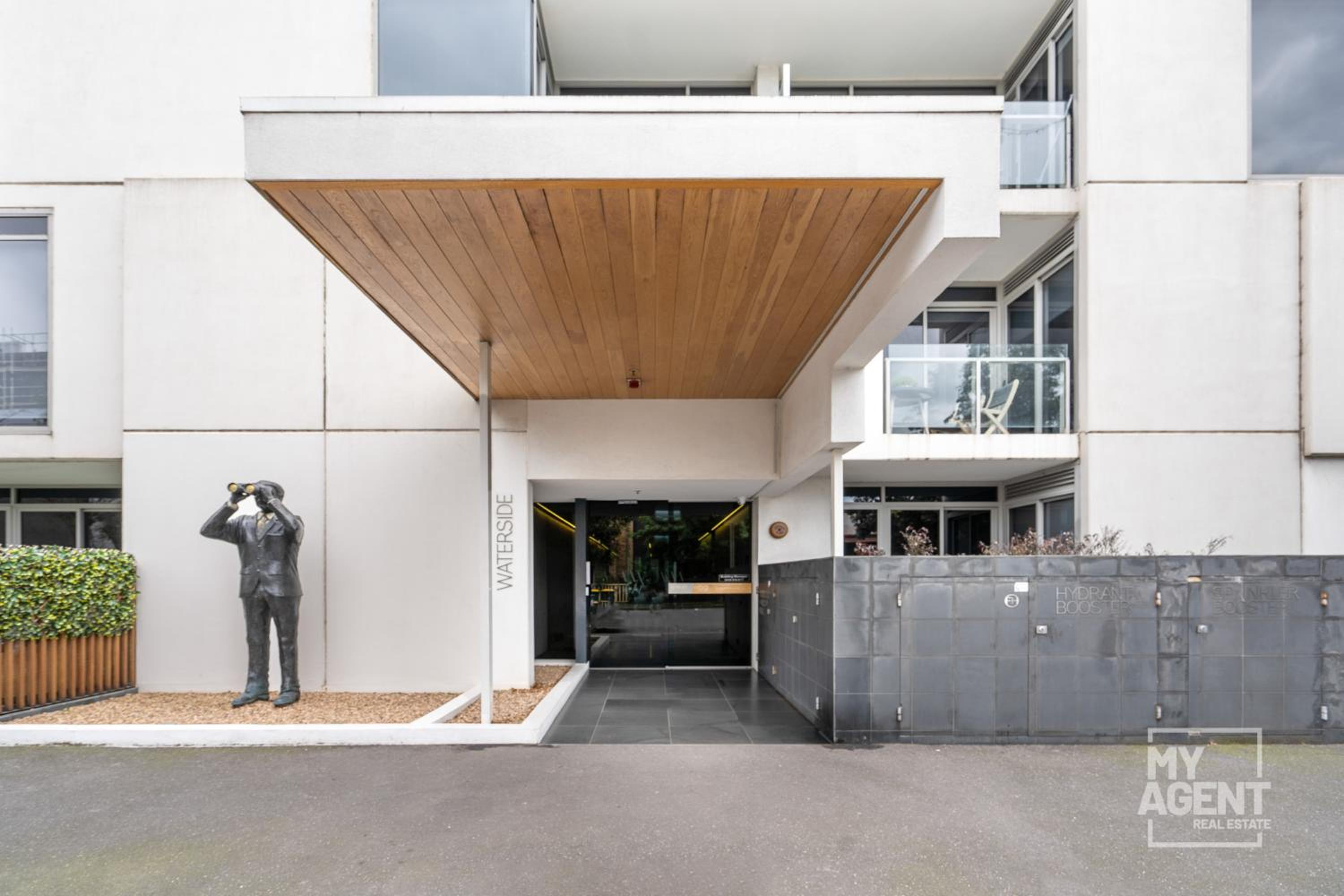 Experience Port Melbourne on Delightful Dow Street
