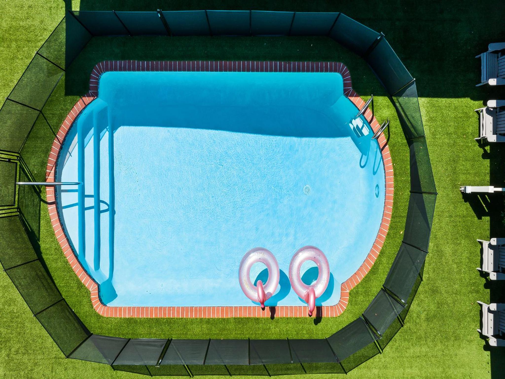 Prime Location Heated Pool Beach Nightlife view 5