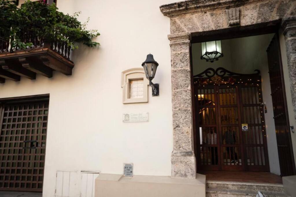 1BR Modern in Old City in Colonial Building