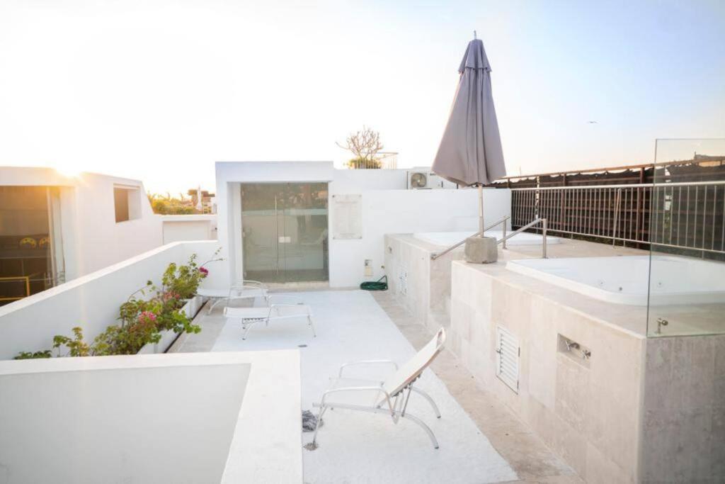 1BR Modern in Old City in Colonial Building