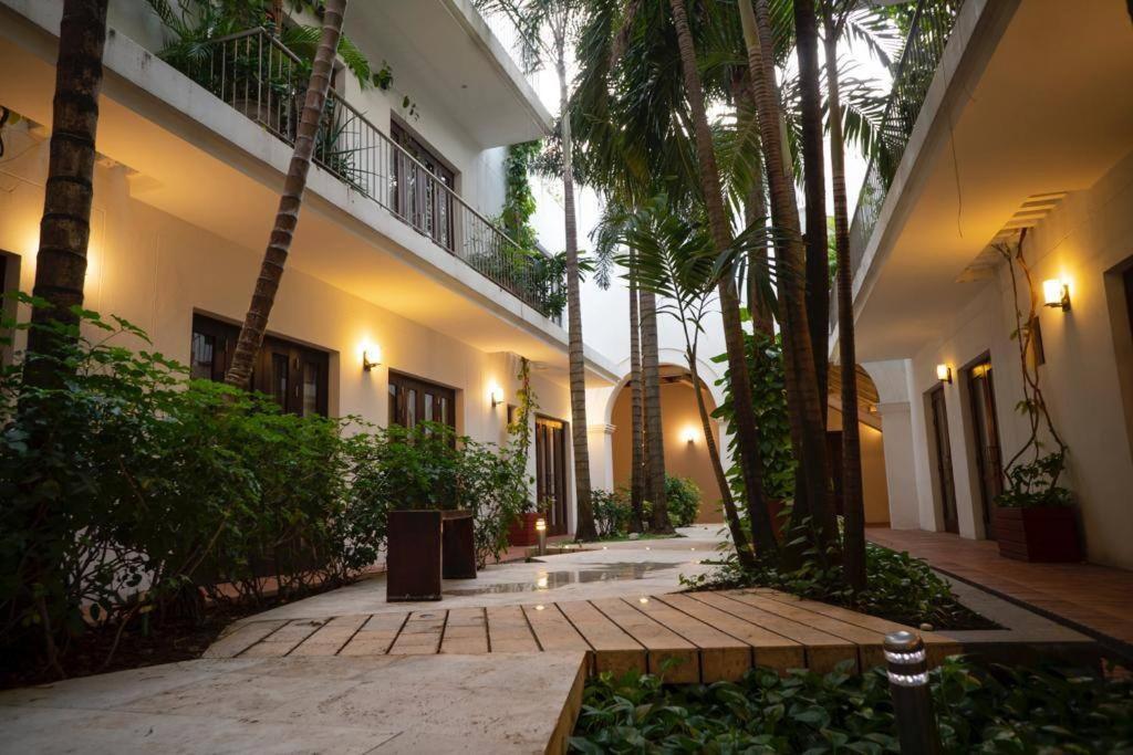 1BR Modern in Old City in Colonial Building