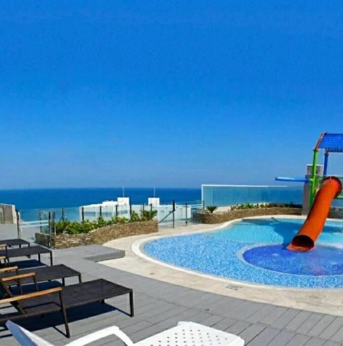 Espectacular apartamento de lujo con vista al mar y salida directa a la playa