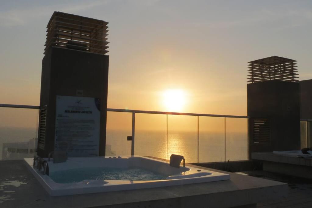 Espectacular apartamento de lujo con vista al mar y salida directa a la playa